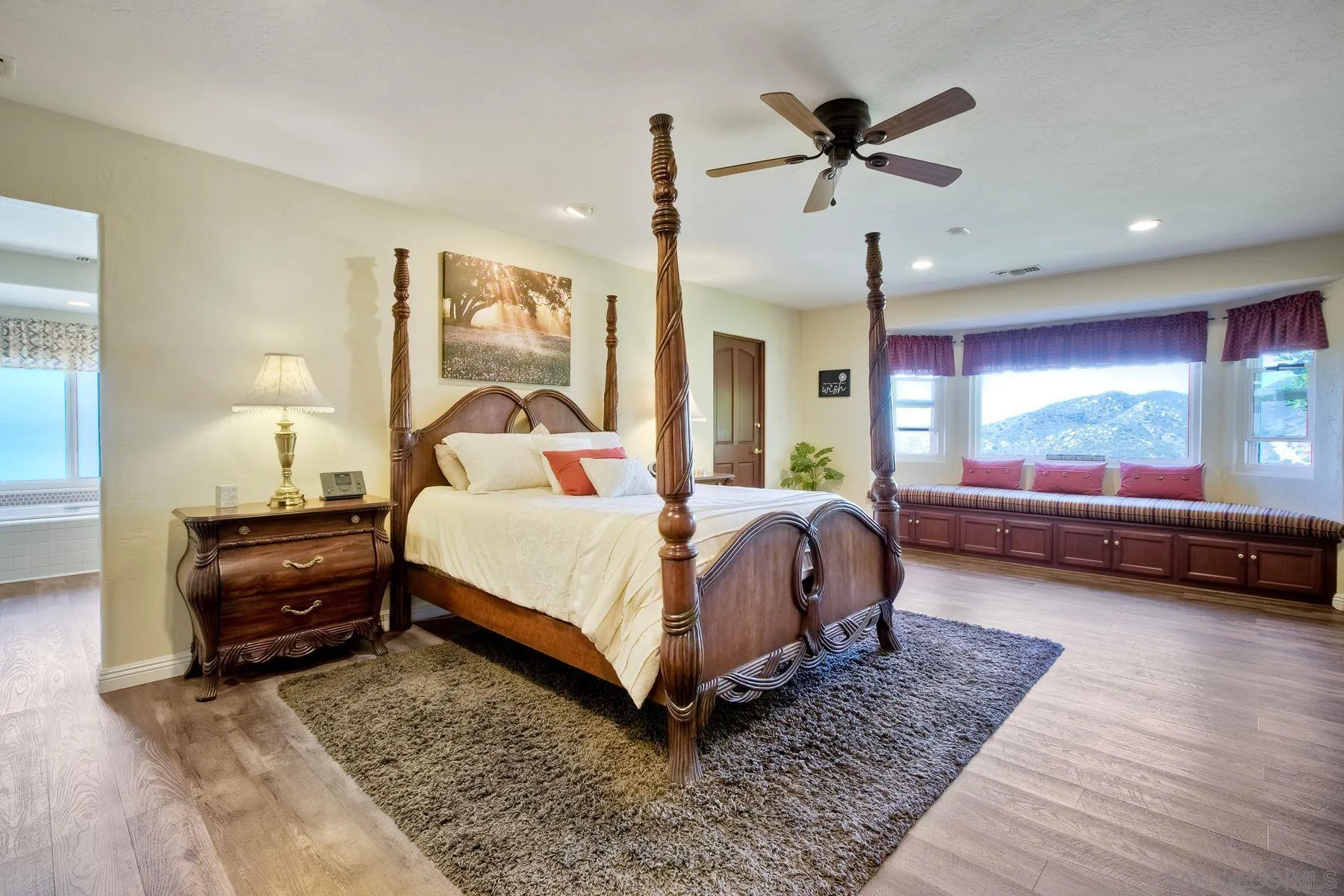 https://cdn.realtyfeed.com/cdn/127/250035957/4ad0b944a16a651cdbbc3b8d692db2f8.webp