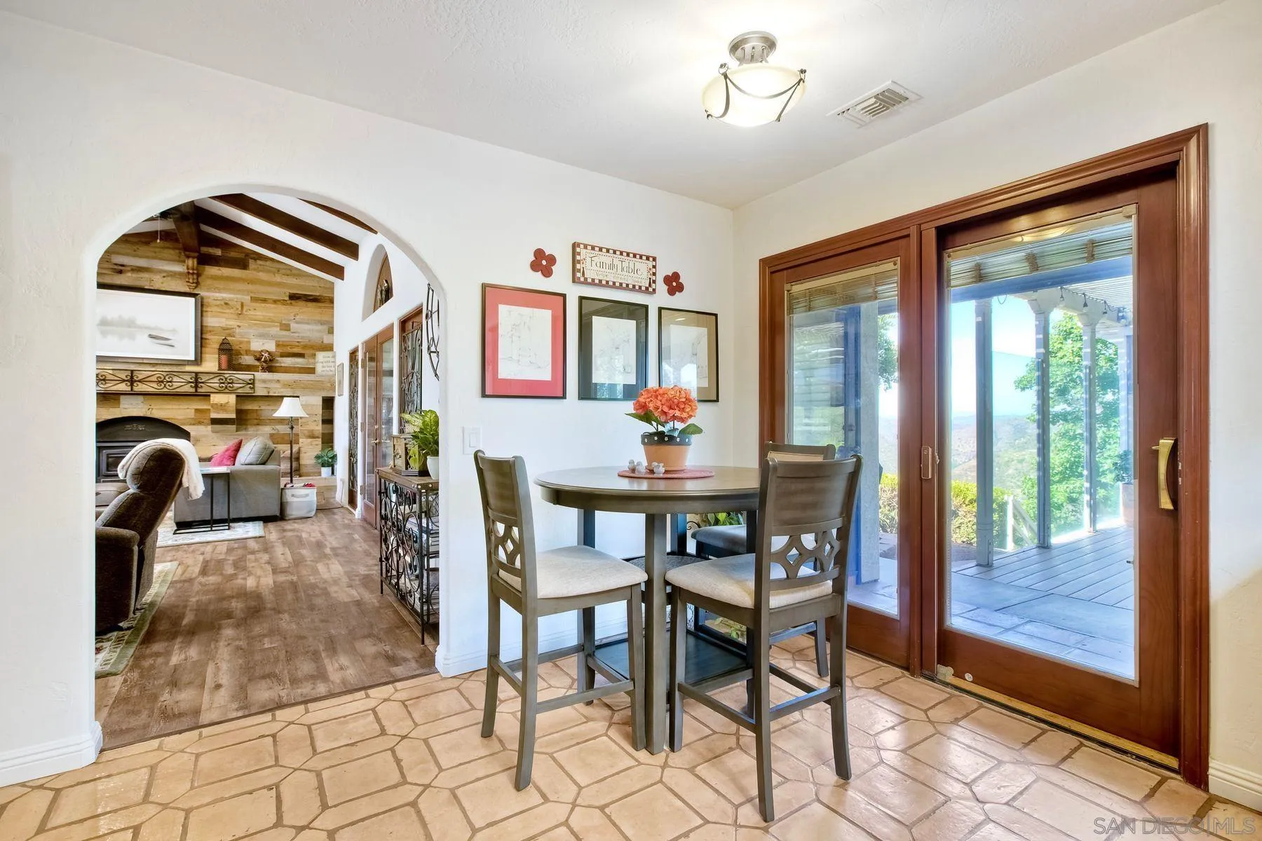 https://cdn.realtyfeed.com/cdn/127/250035957/5d8767e7d618b63f0183a2d3e39b7b60.webp