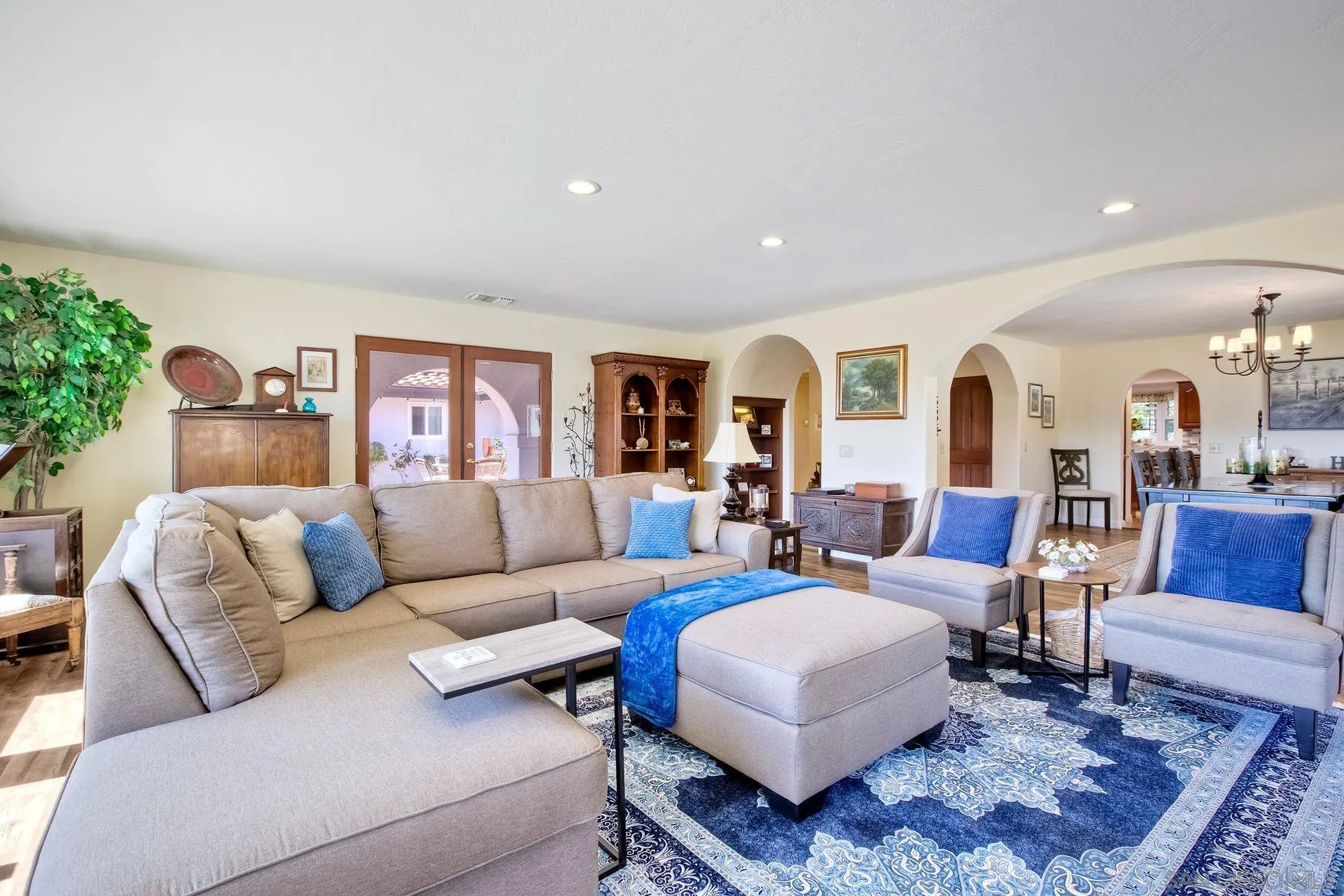 https://cdn.realtyfeed.com/cdn/127/250035957/ae966bbf5581c2384ef33bddb1ef6026.webp
