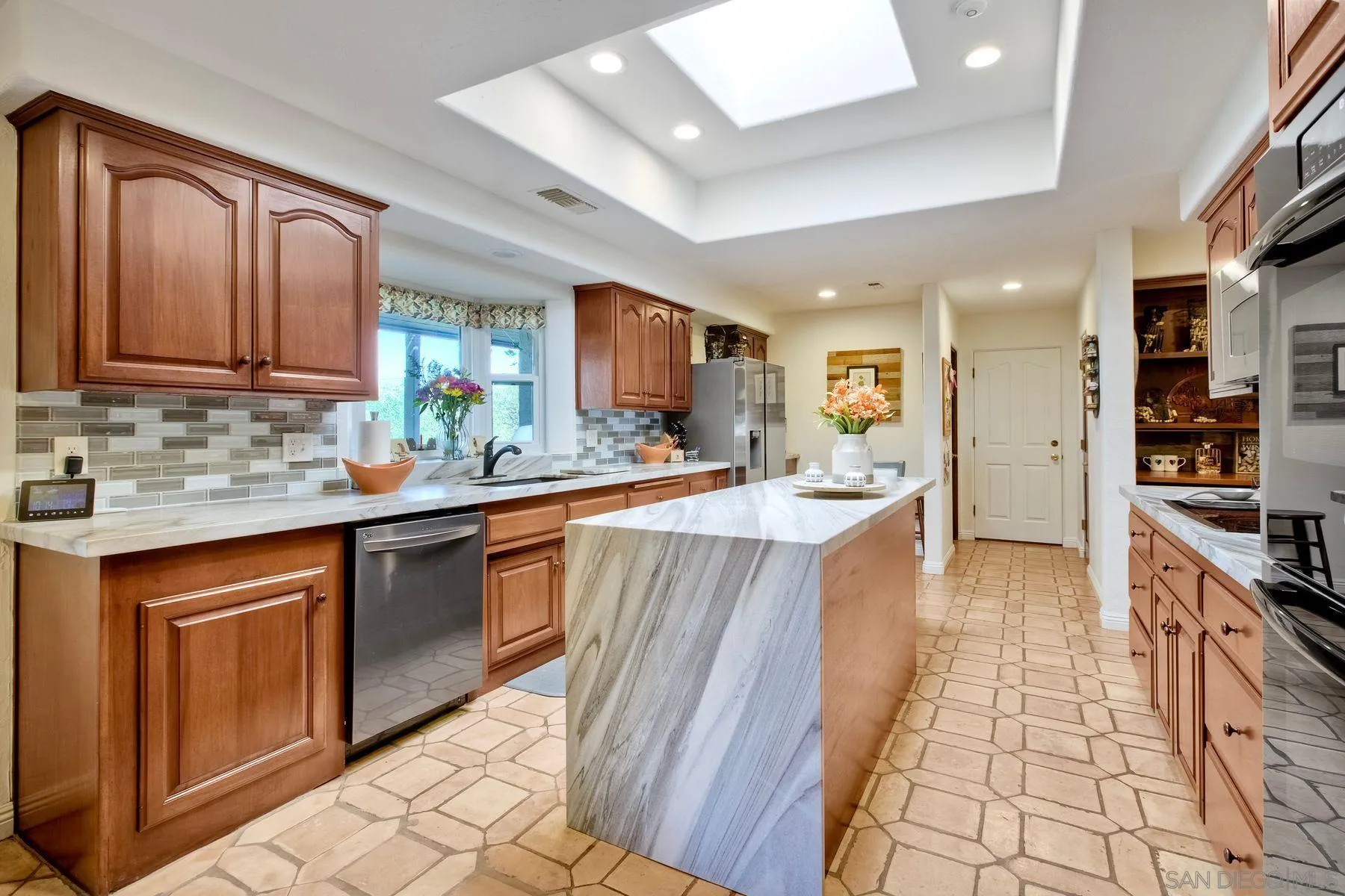 https://cdn.realtyfeed.com/cdn/127/250035957/e7787b59f6c9aff2e7d936c581f79357.webp