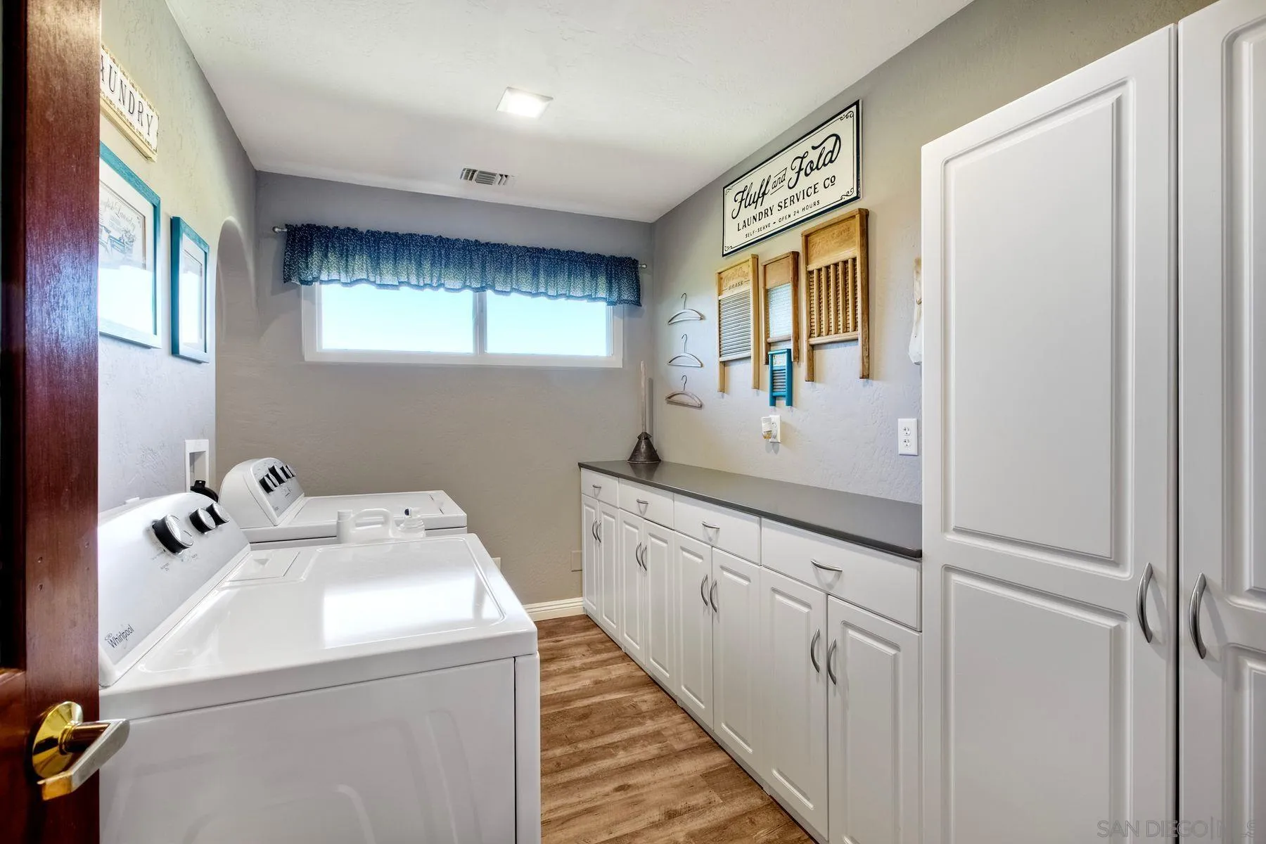 https://cdn.realtyfeed.com/cdn/127/250035957/ee8946bd1913d29ab65508ffa7f2e4ce.webp