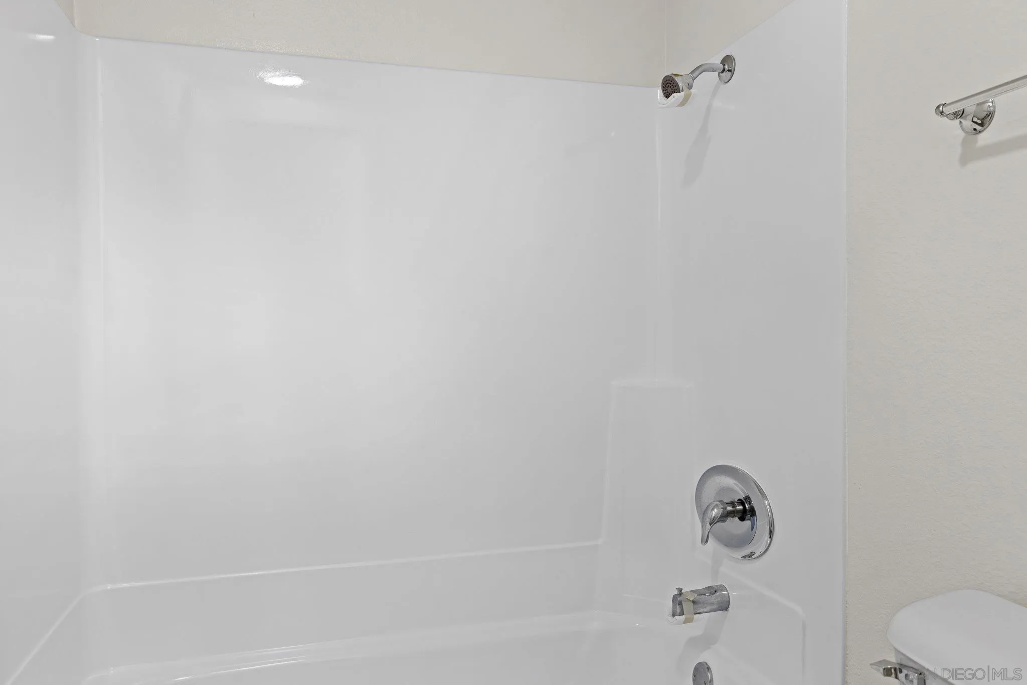 Photo #10: 250035976 Listing: Photo #10