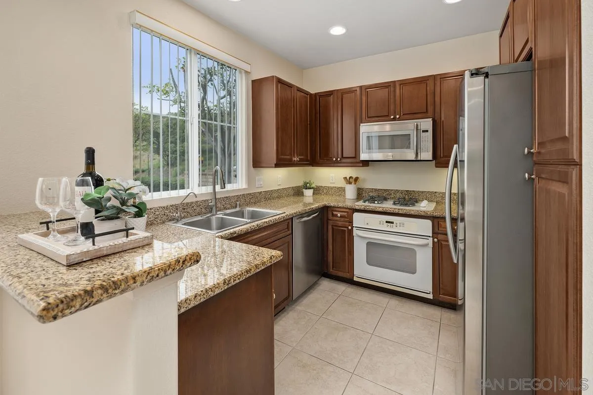 Photo #3: 250035979 Listing 