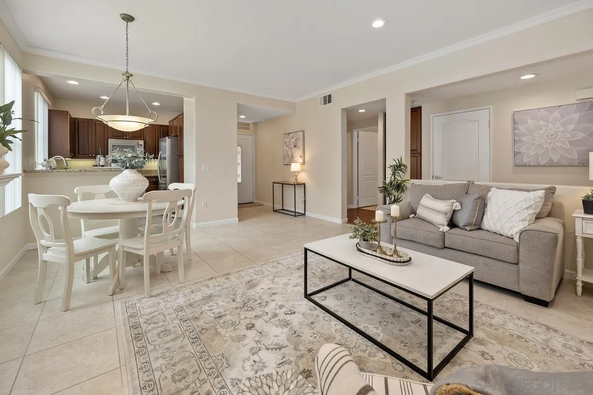 Photo #2: 250035979 Listing 