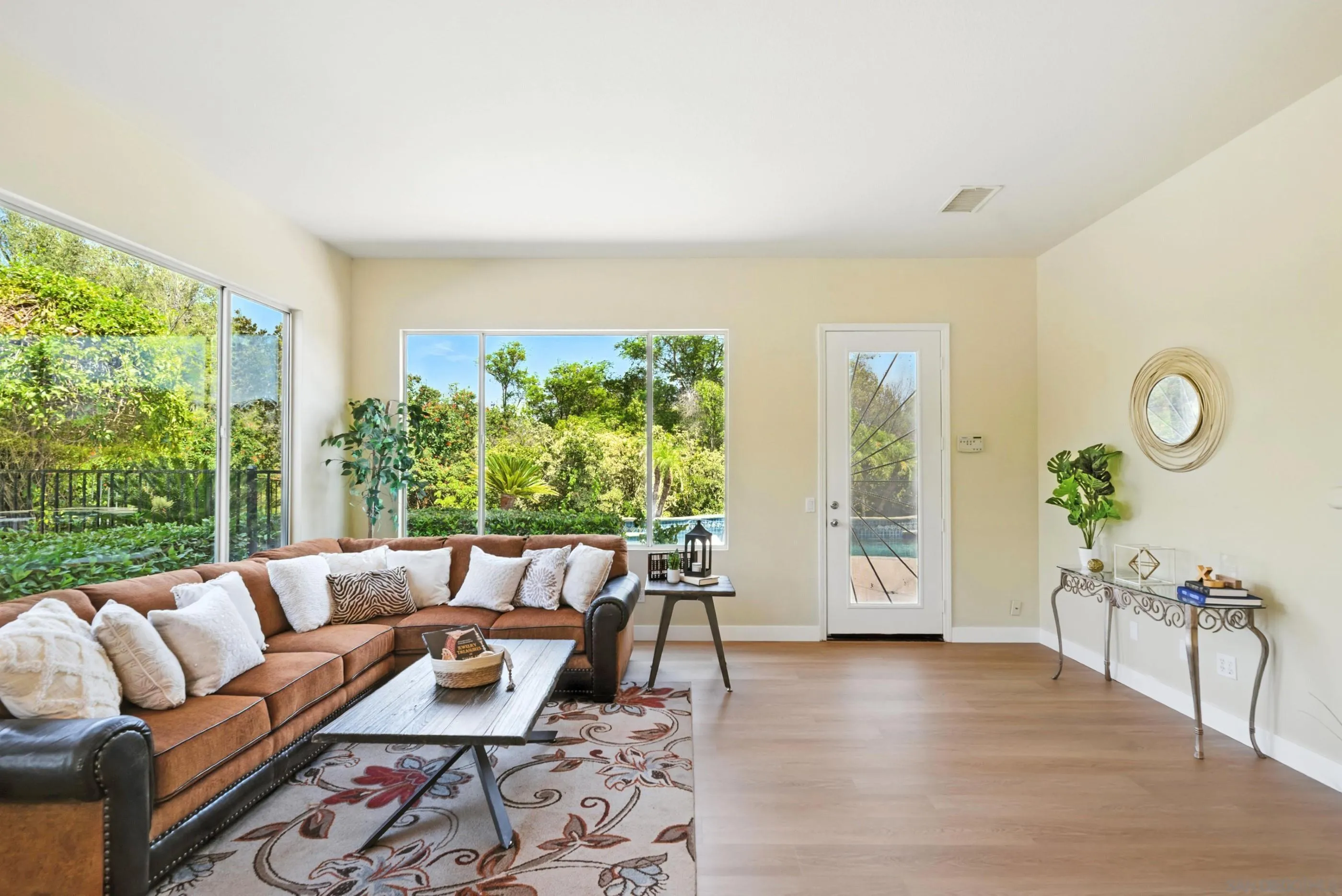 https://cdn.realtyfeed.com/cdn/127/250035983/195951f84323d64fa929b75f7158e7cb.webp