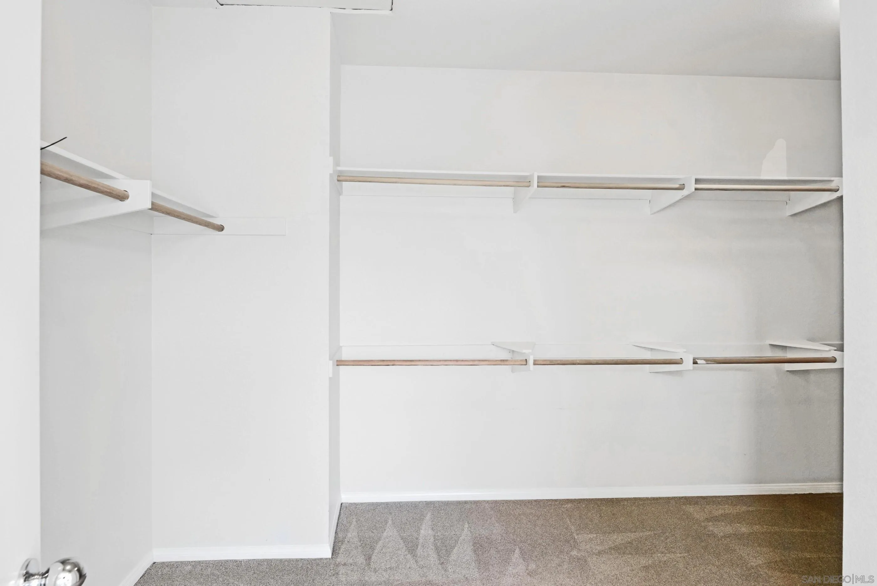 https://cdn.realtyfeed.com/cdn/127/250035983/1c2ed01dd286ce6274e69f6f6f1356b9.webp