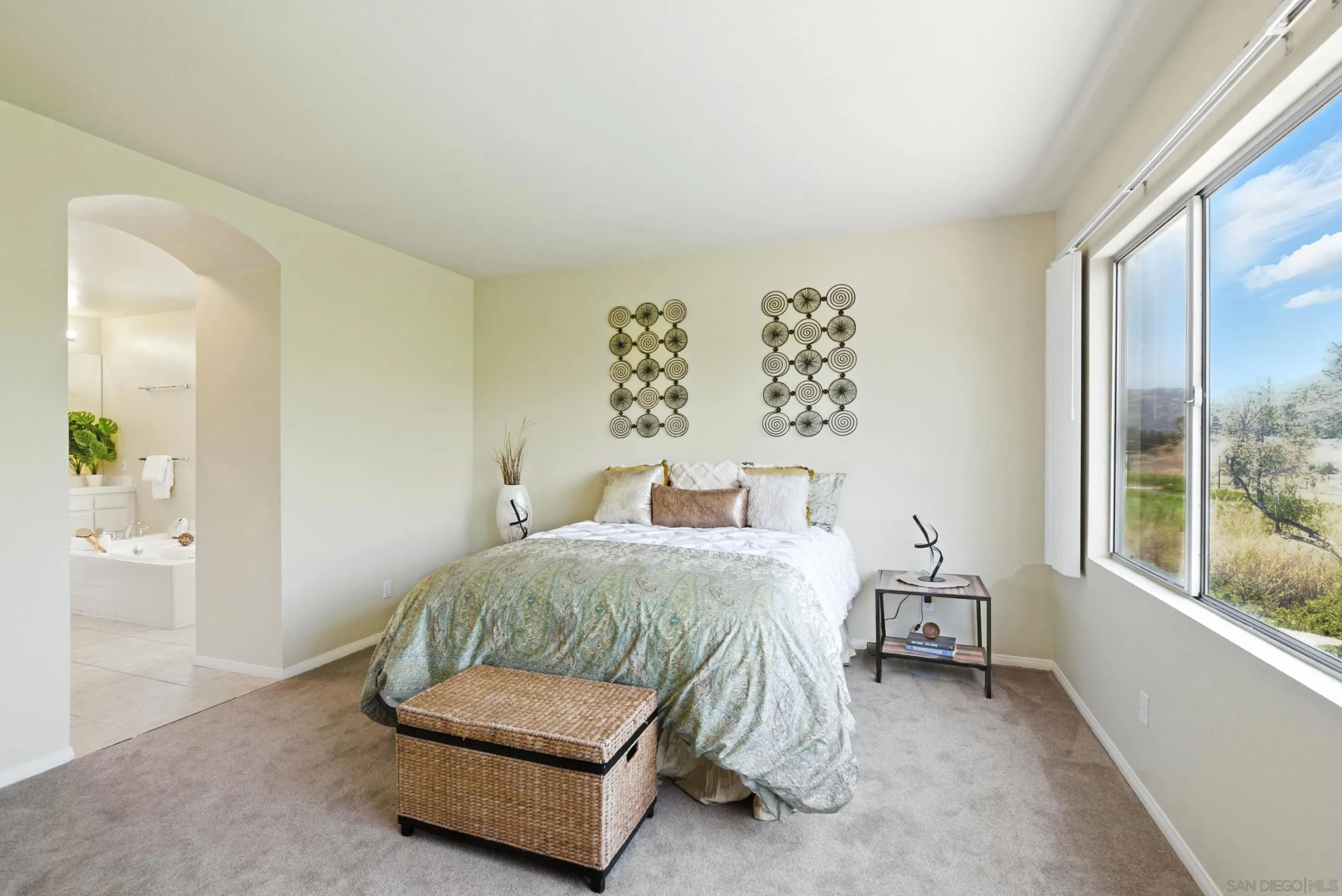 https://cdn.realtyfeed.com/cdn/127/250035983/56fd0015d3be29469d64c01371f721a8.webp