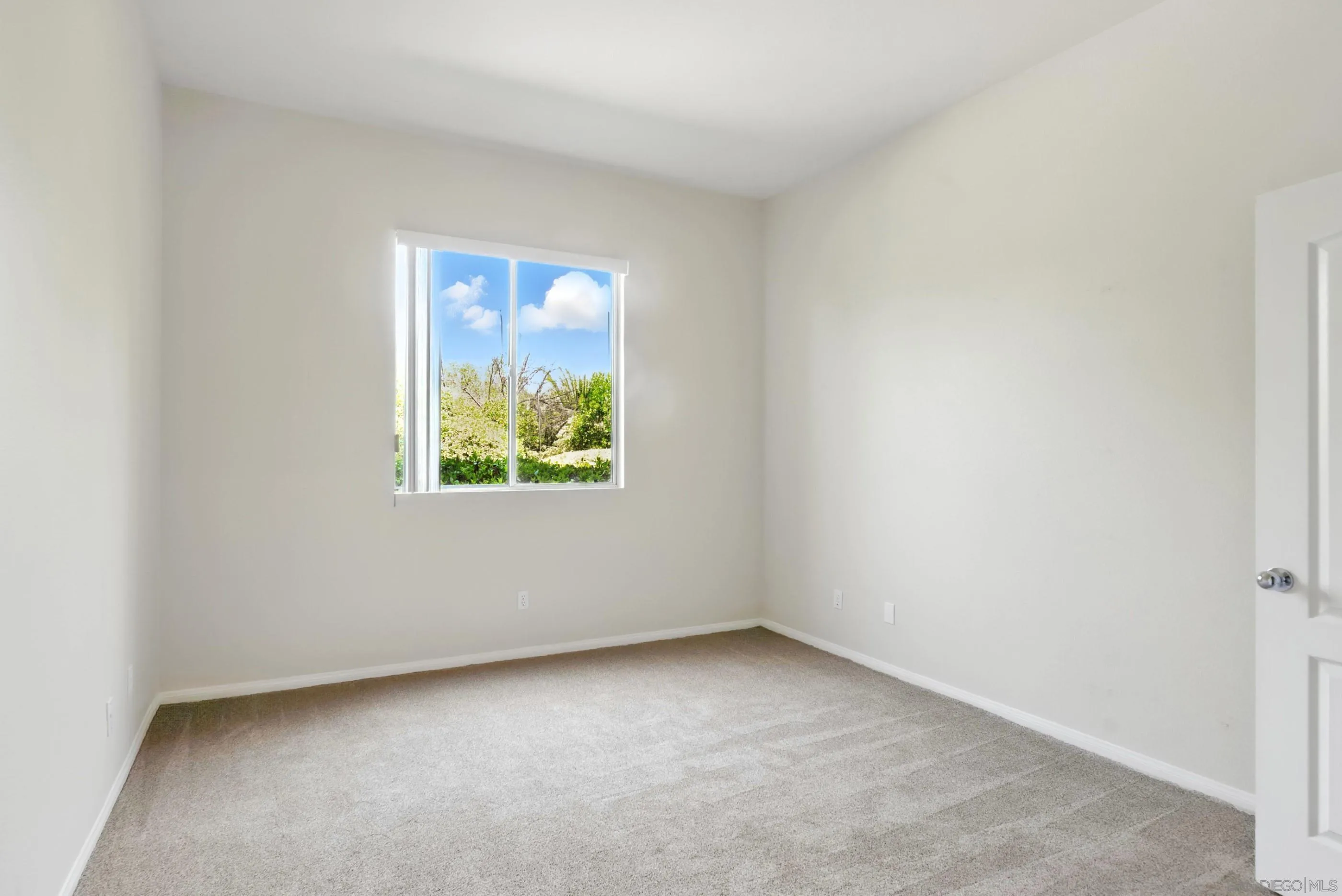 https://cdn.realtyfeed.com/cdn/127/250035983/7e0722c400038dd9b3240d789a5c8425.webp