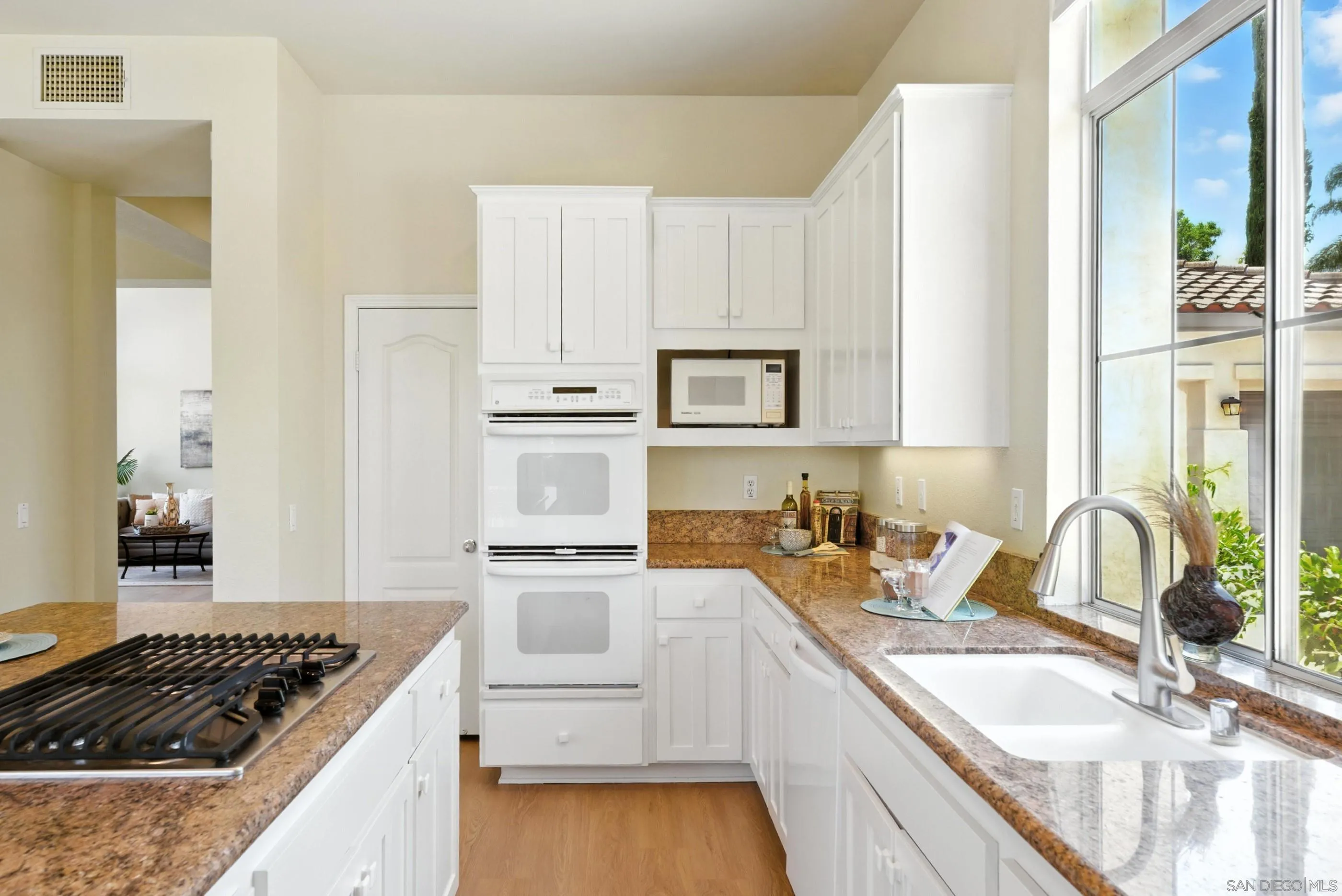 https://cdn.realtyfeed.com/cdn/127/250035983/9360831de5144bc999d1450f56112b9e.webp