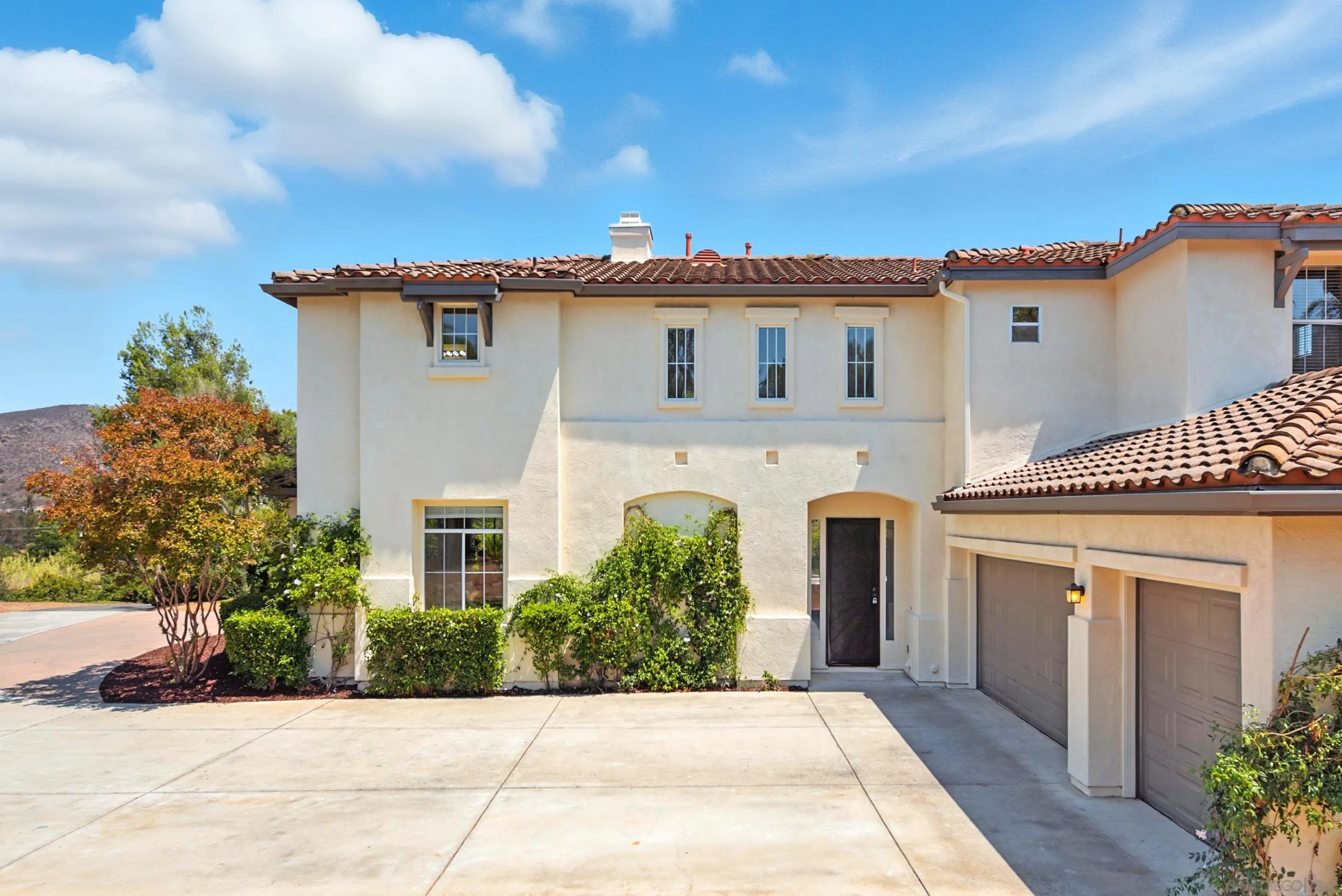 https://cdn.realtyfeed.com/cdn/127/250035983/991ea23bbb345f920815e15169a8b00b.webp