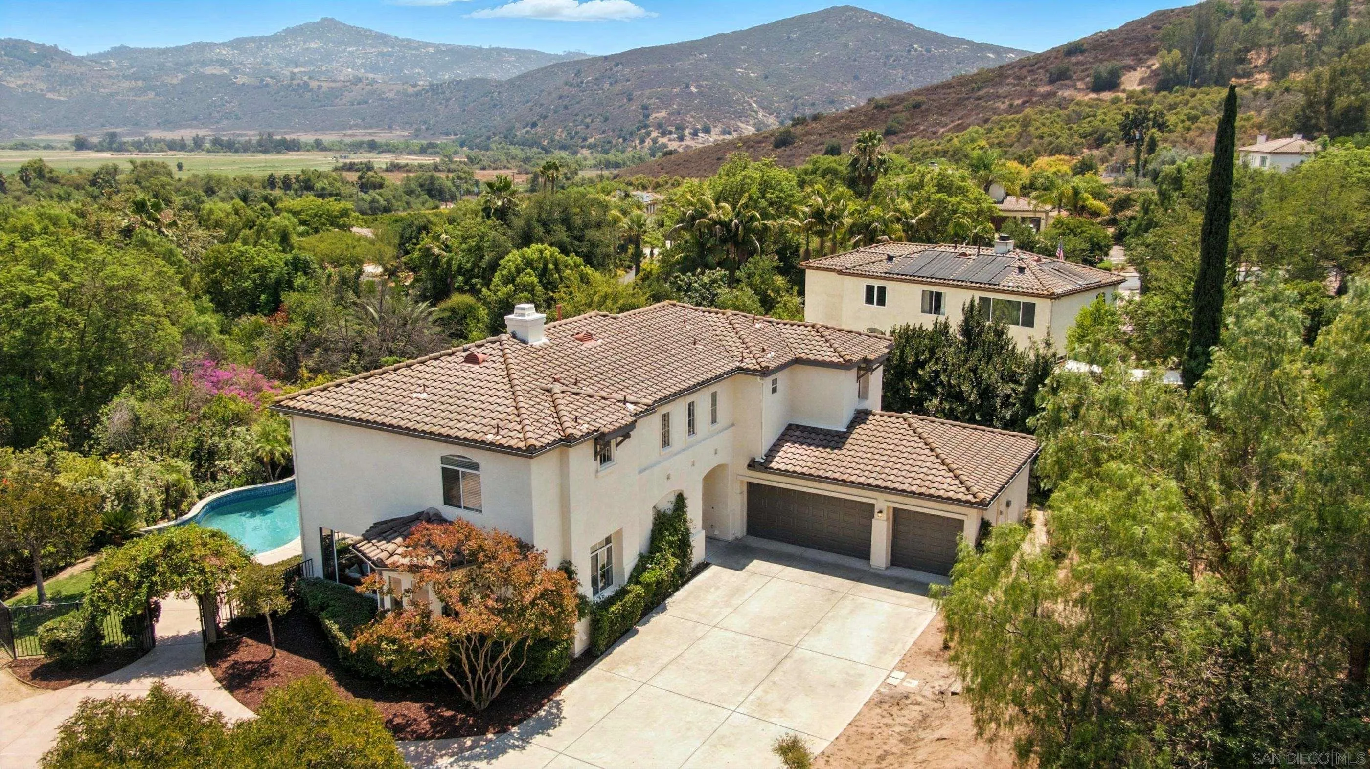 https://cdn.realtyfeed.com/cdn/127/250035983/b8f75518d32ac2d5a99c703c7fbb3533.webp