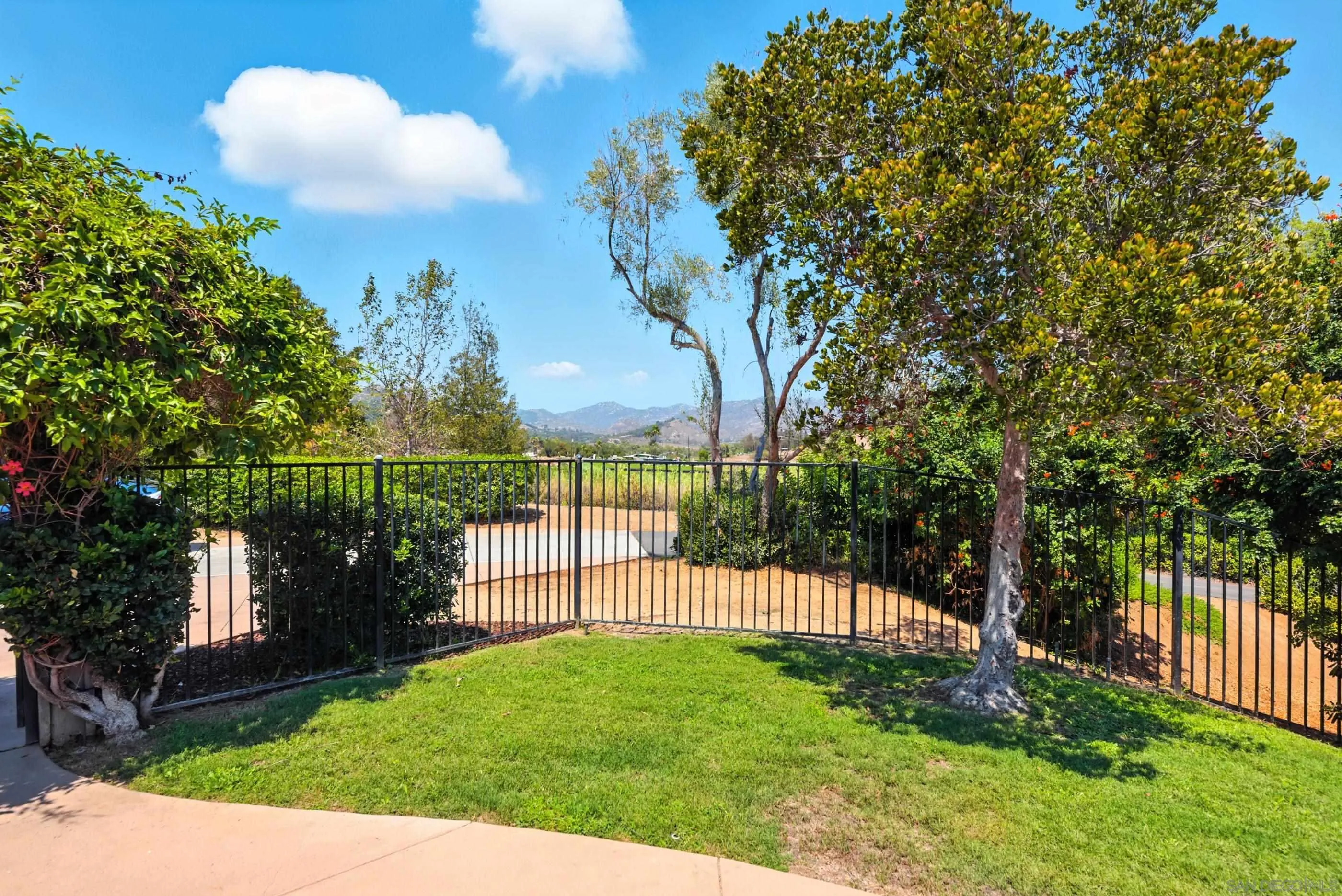 https://cdn.realtyfeed.com/cdn/127/250035983/cc85458fd93059b1ff86c7175a68edc0.webp