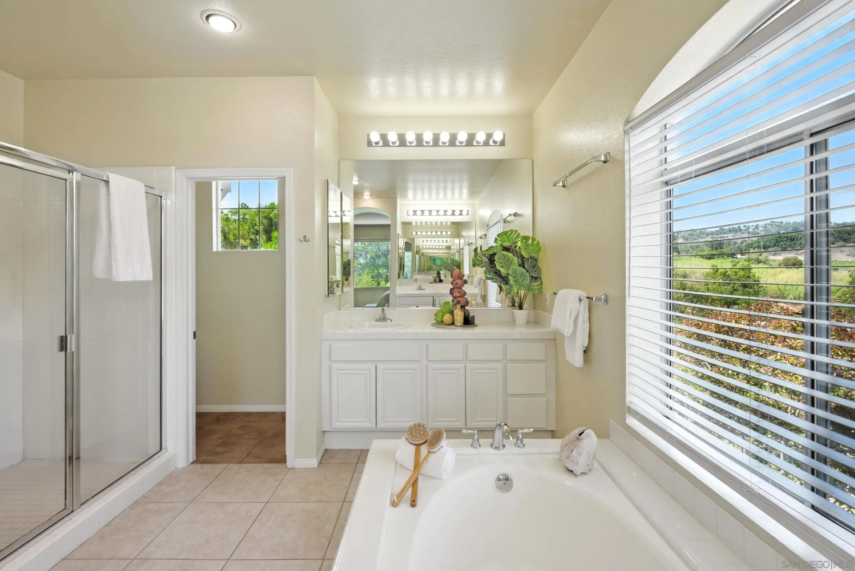 https://cdn.realtyfeed.com/cdn/127/250035983/d087e35ba57619da23b19ae9374347b4.webp