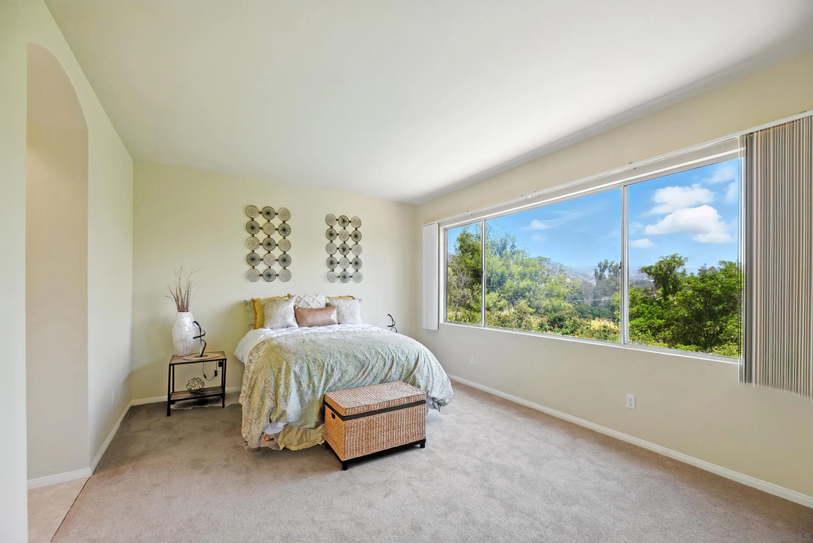 https://cdn.realtyfeed.com/cdn/127/250035983/e2c0078f6defd9311a66129bd0441900.webp