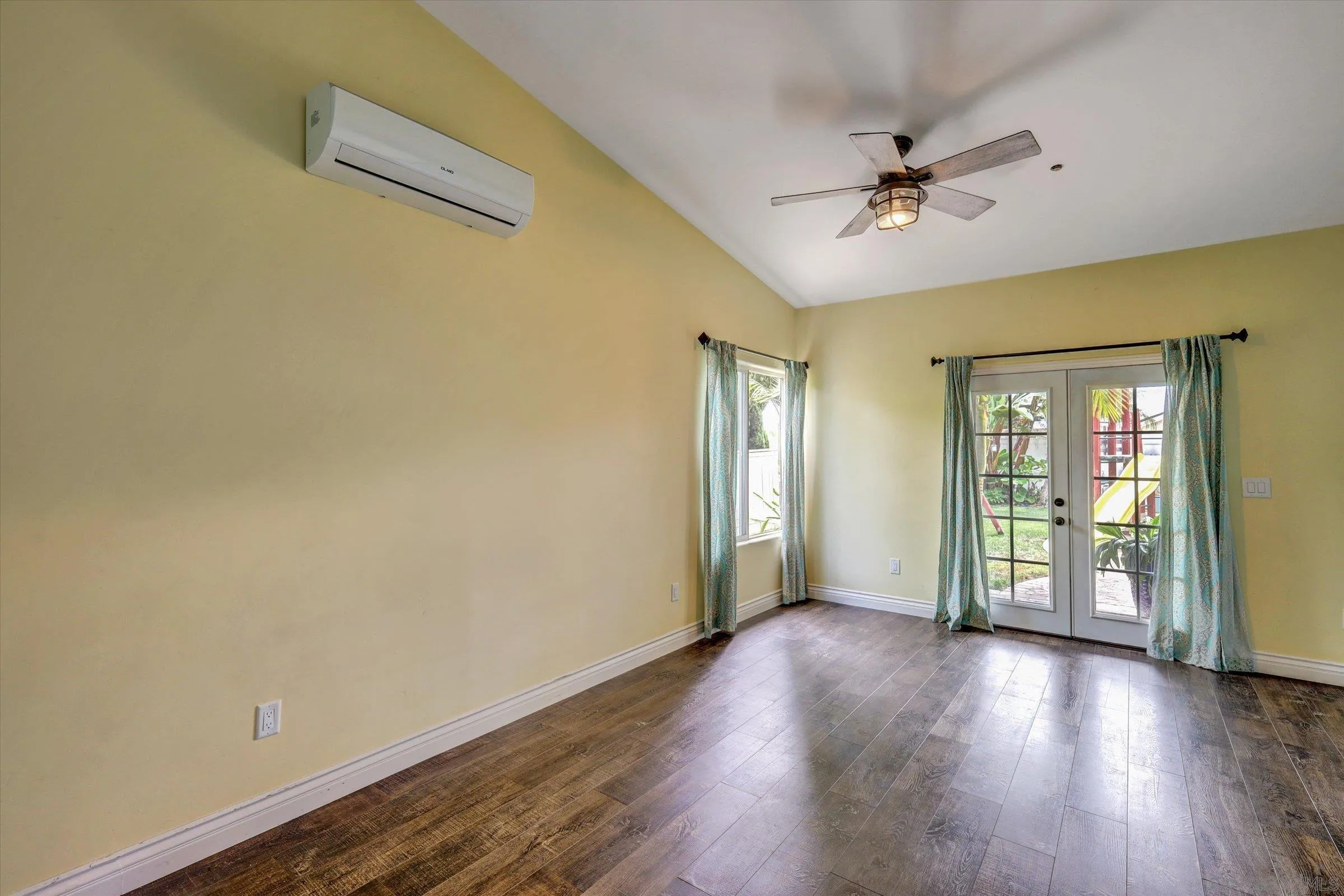 https://cdn.realtyfeed.com/cdn/127/250035998/24ae95fabee1d87e2ff9e96a2c90fe84.webp