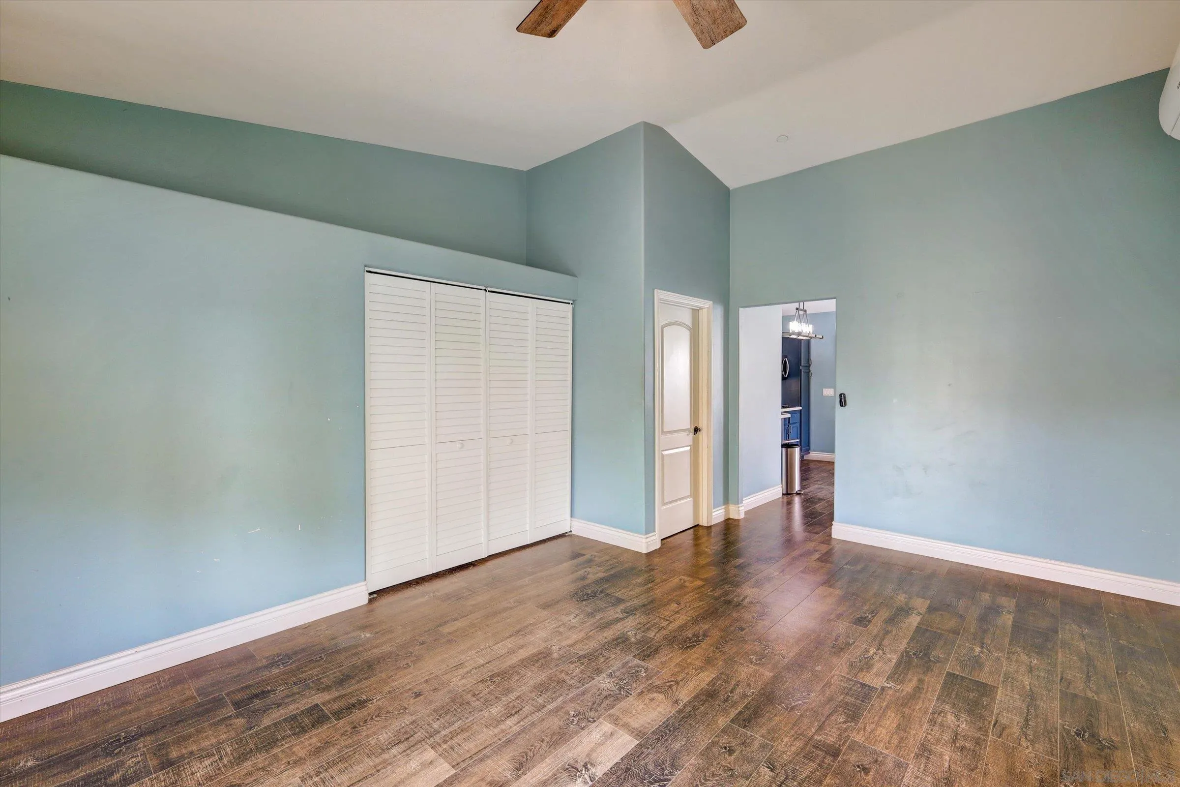 https://cdn.realtyfeed.com/cdn/127/250035998/ef1ab68f194efbb85b41a857cb6f6033.webp