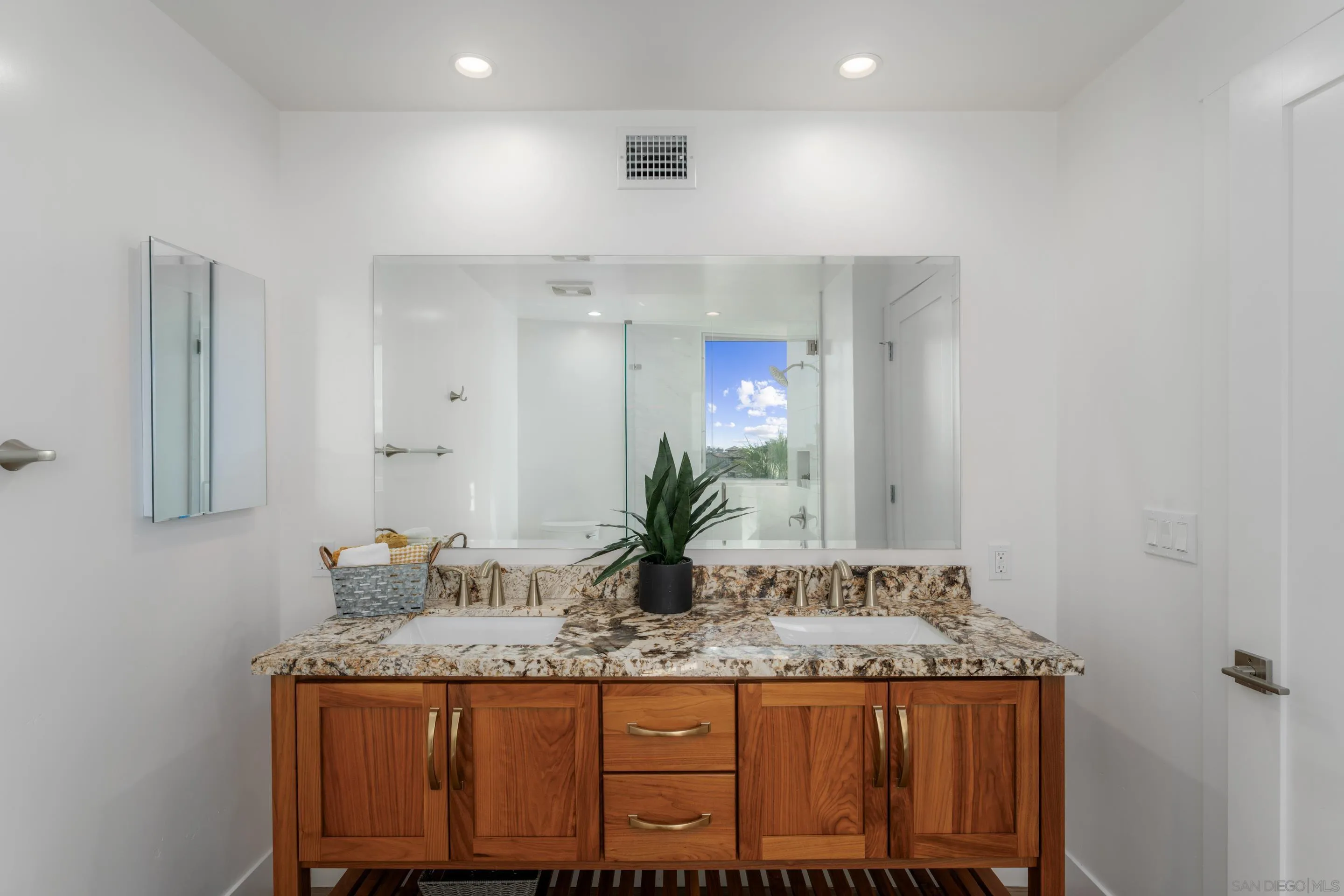 Photo #15: 250036001 Listing: Photo #15