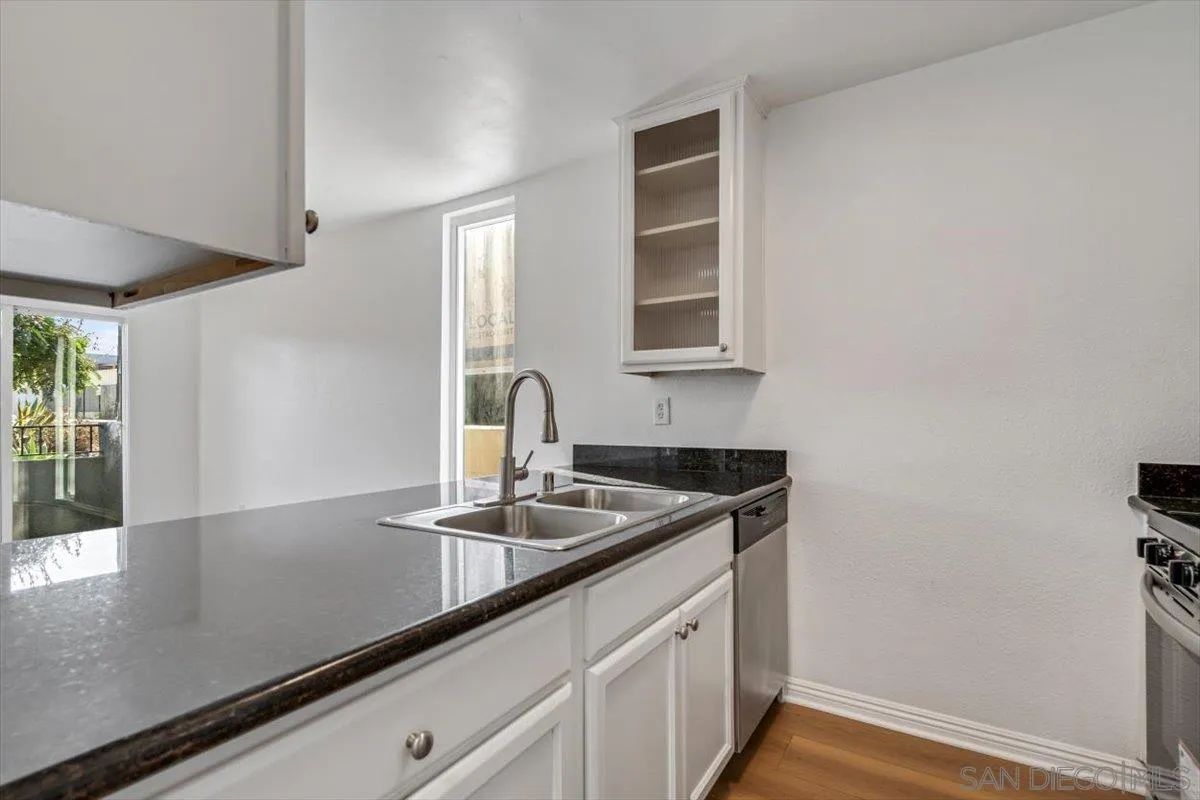 Photo #2: 250036007 Listing 