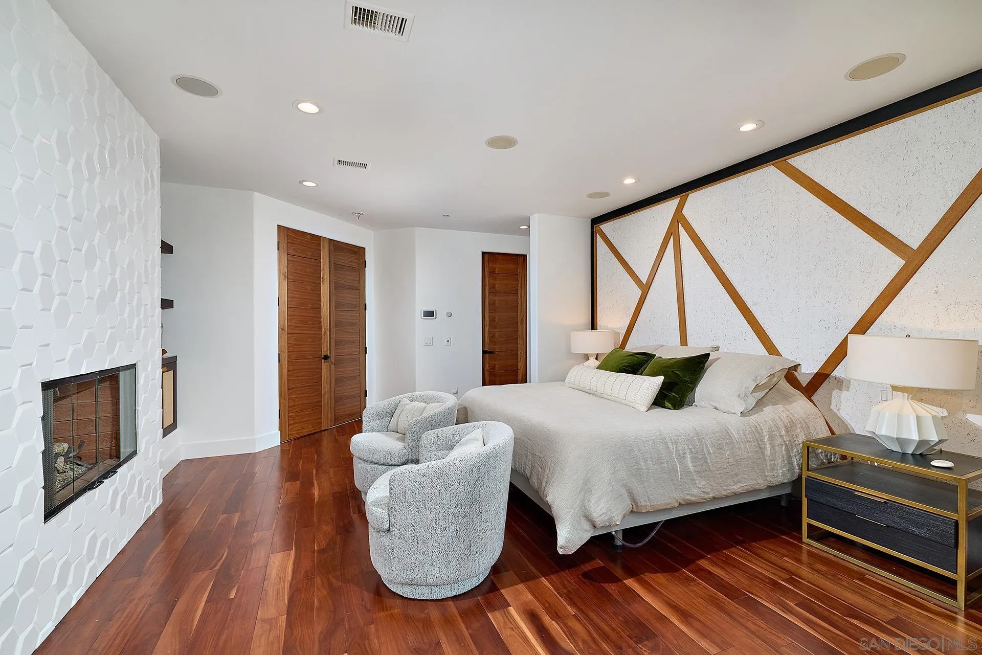 https://cdn.realtyfeed.com/cdn/127/250036008/28129311fc7395e6a23c5c1630f455cf.webp