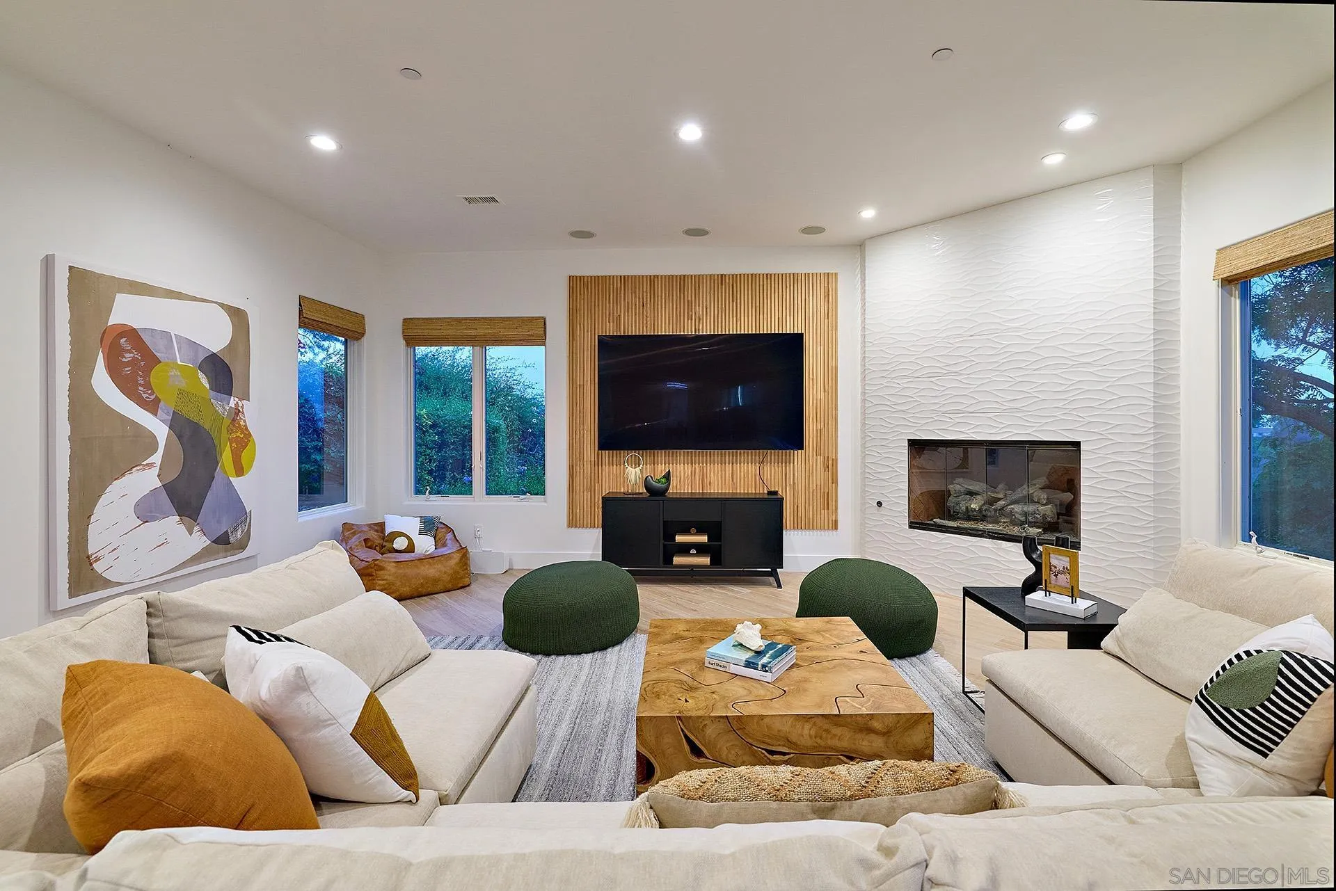 https://cdn.realtyfeed.com/cdn/127/250036008/3a0f12179c87909f9aae95a23544638c.webp