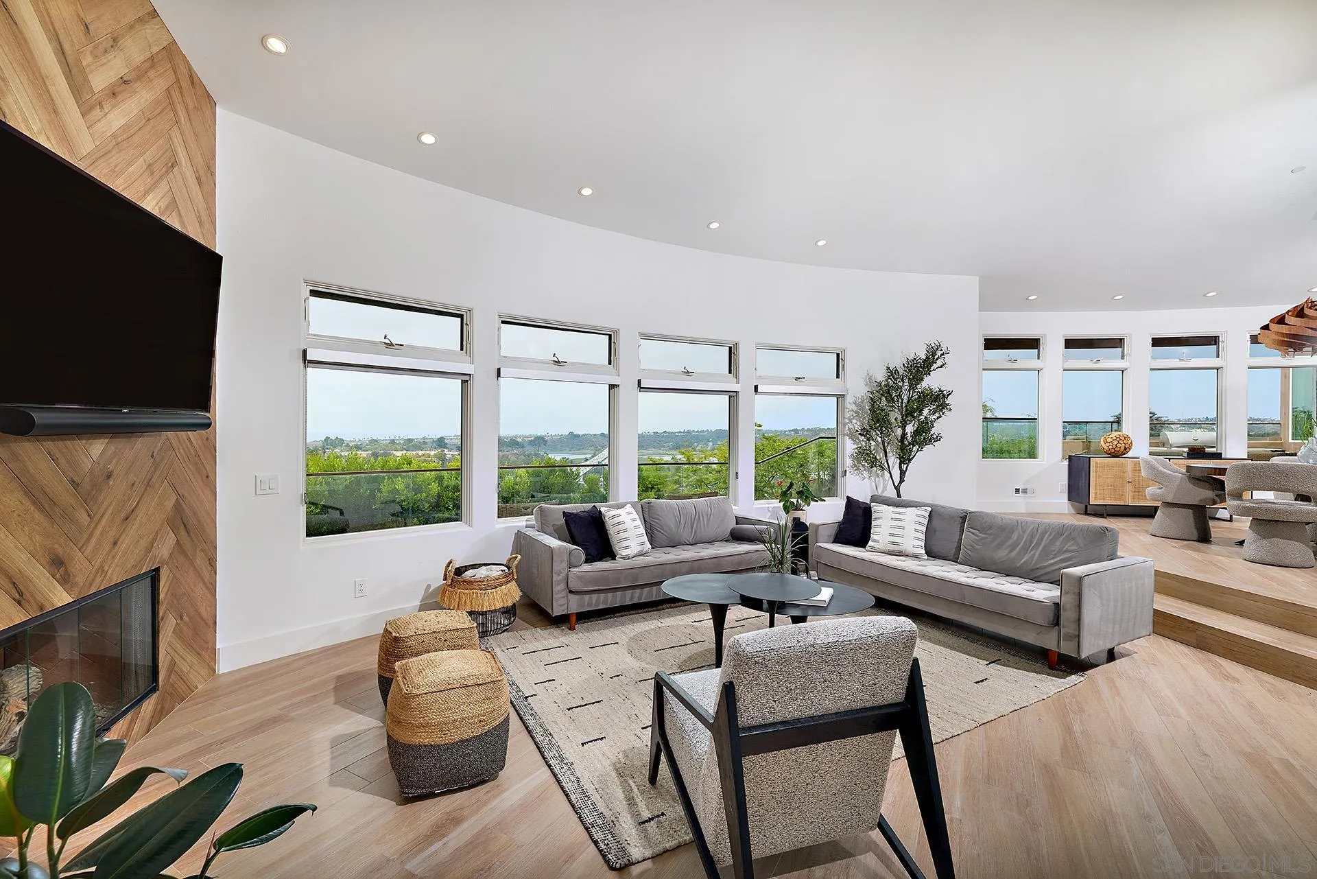 https://cdn.realtyfeed.com/cdn/127/250036008/4c81db2918b9436410c5a7788b9f6328.webp