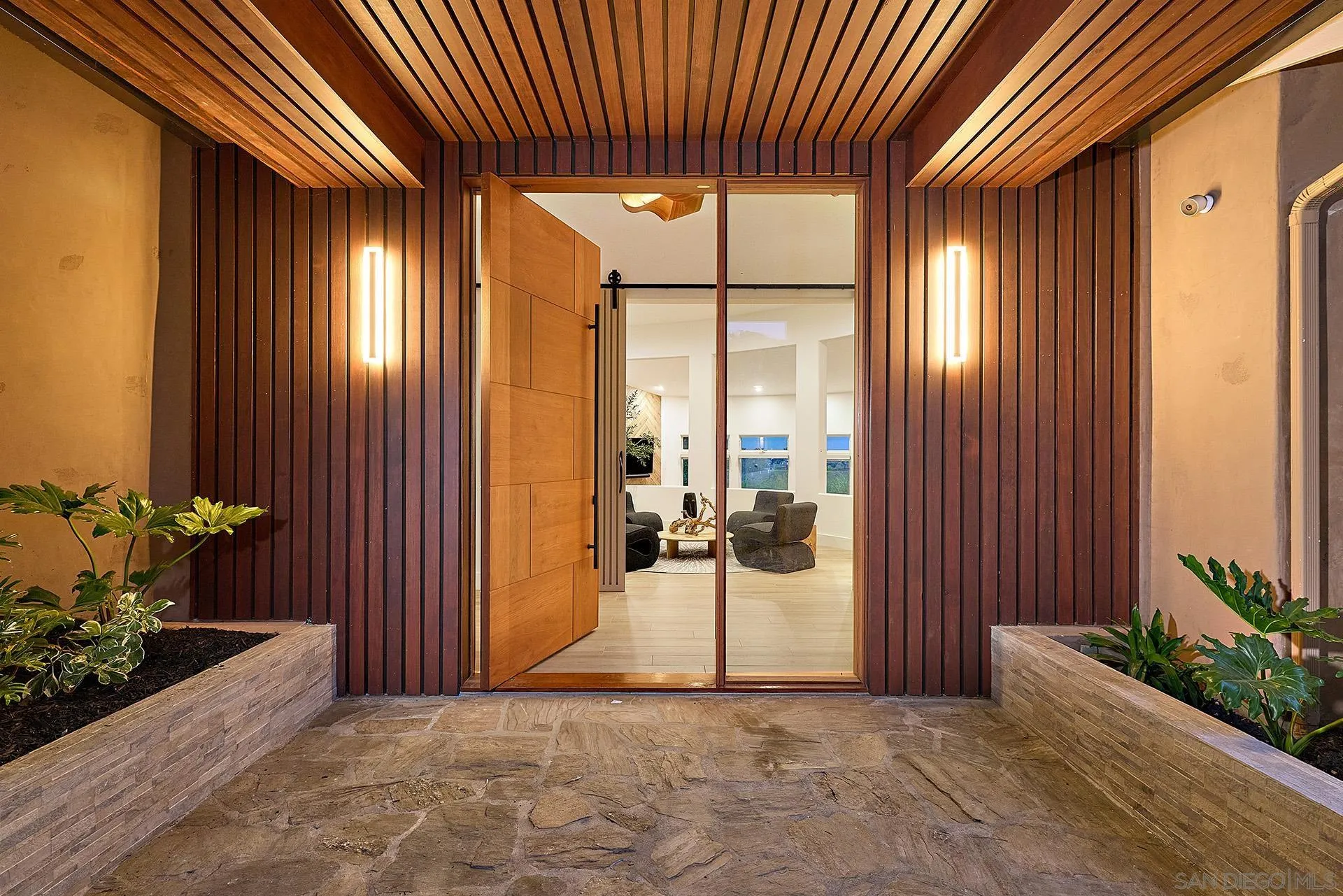 https://cdn.realtyfeed.com/cdn/127/250036008/583e9e8229b61b010410cb3ccd0cb6f3.webp