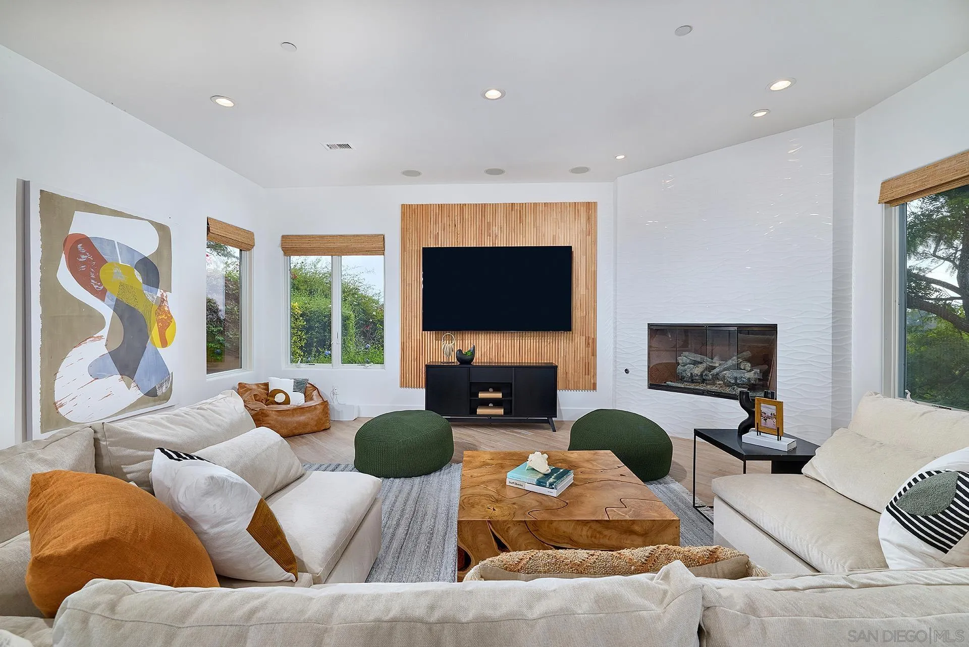 https://cdn.realtyfeed.com/cdn/127/250036008/594482c33e942f35e87b3a906a61a4db.webp