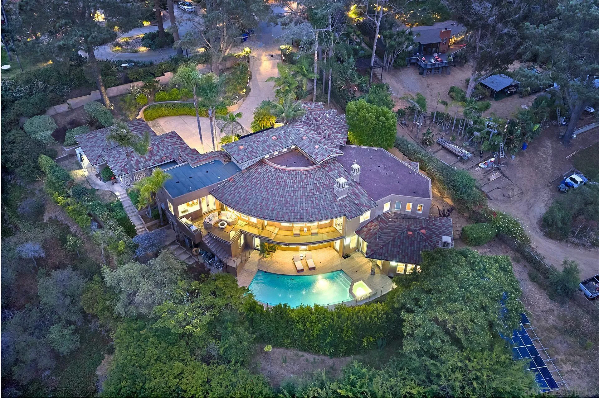 https://cdn.realtyfeed.com/cdn/127/250036008/9a3ca1f46e477b54466c432c968fd0c0.webp