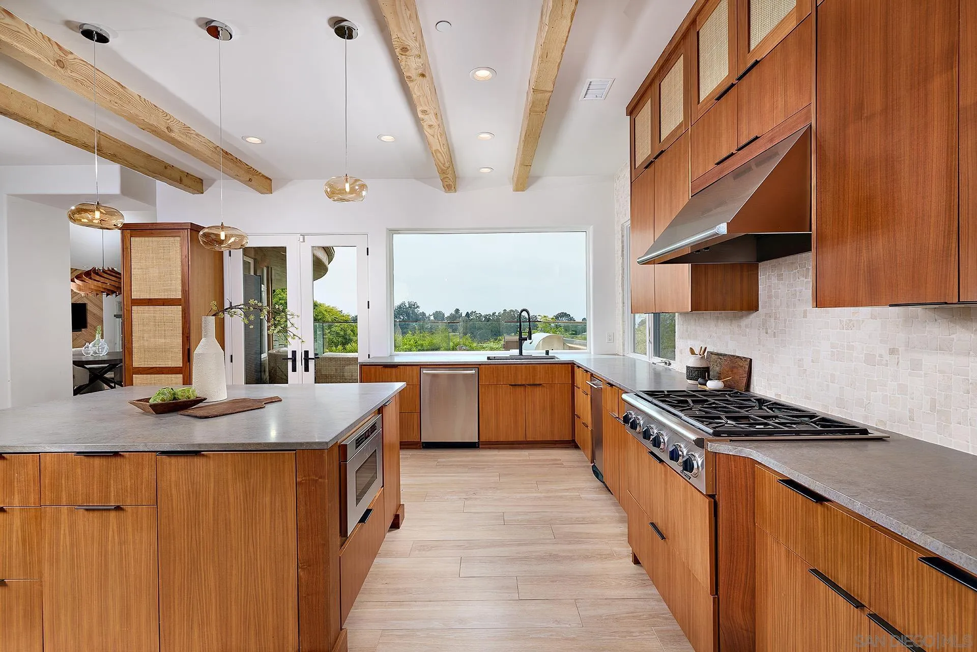 https://cdn.realtyfeed.com/cdn/127/250036008/a724b6626e7bad2313e79960179717c7.webp