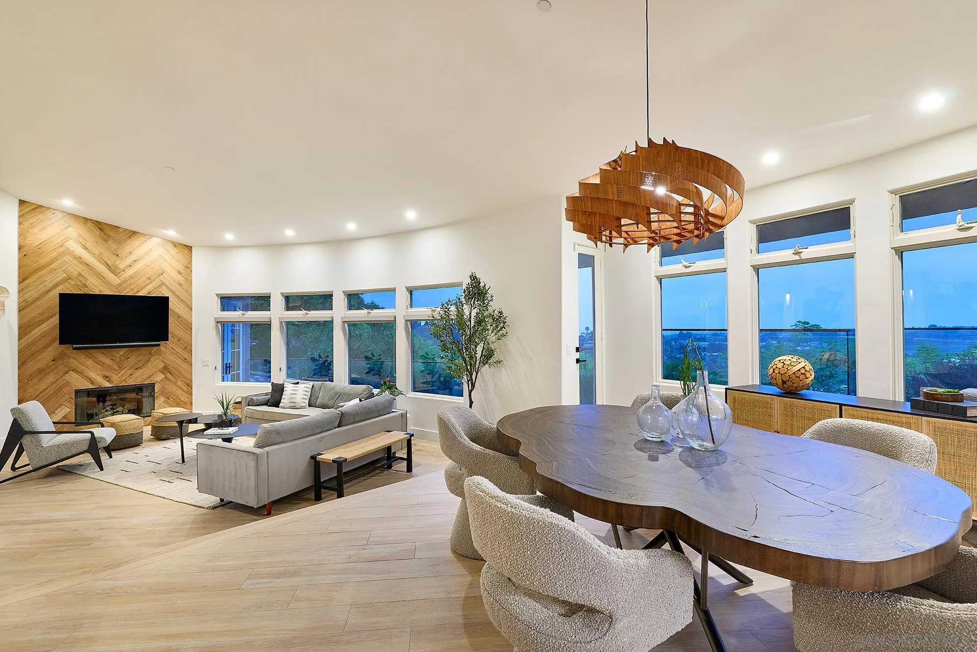 https://cdn.realtyfeed.com/cdn/127/250036008/aabcf1d01c7ff1cf36f536c3f2493474.webp