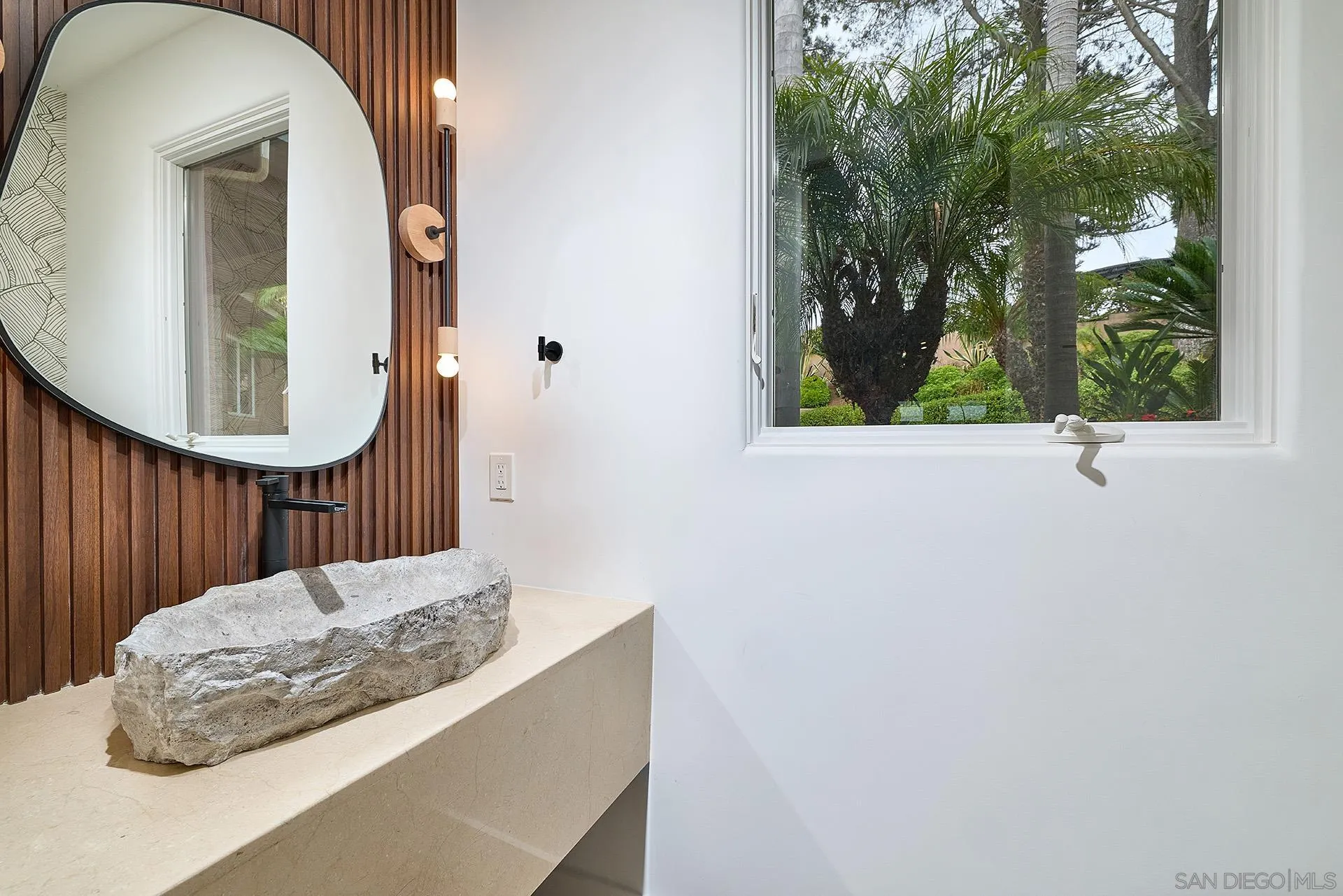 https://cdn.realtyfeed.com/cdn/127/250036008/b55b3e618d2bdb246350123435d1a913.webp