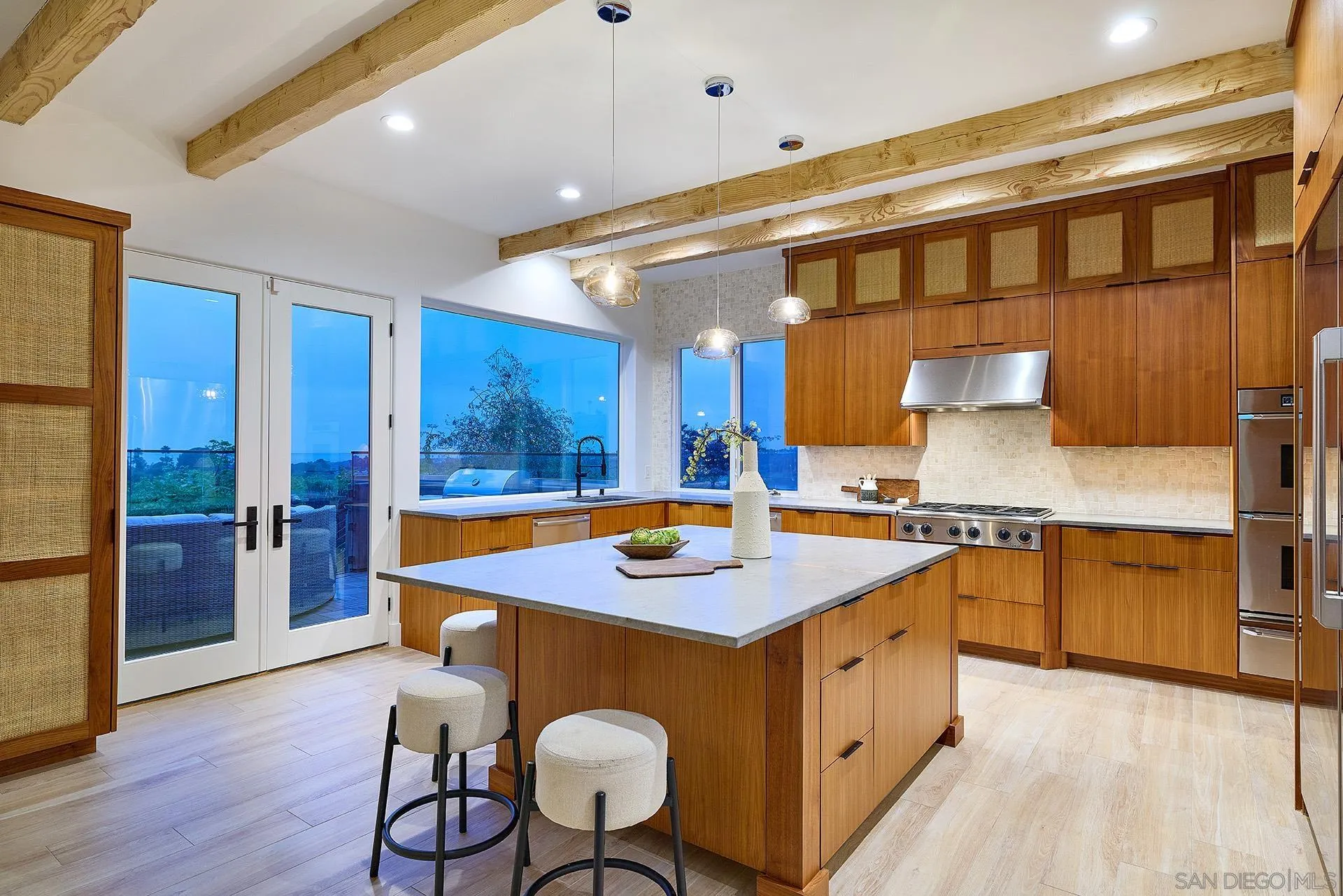 https://cdn.realtyfeed.com/cdn/127/250036008/b7b8c61267130ebf4ca4b3f2de1e4828.webp