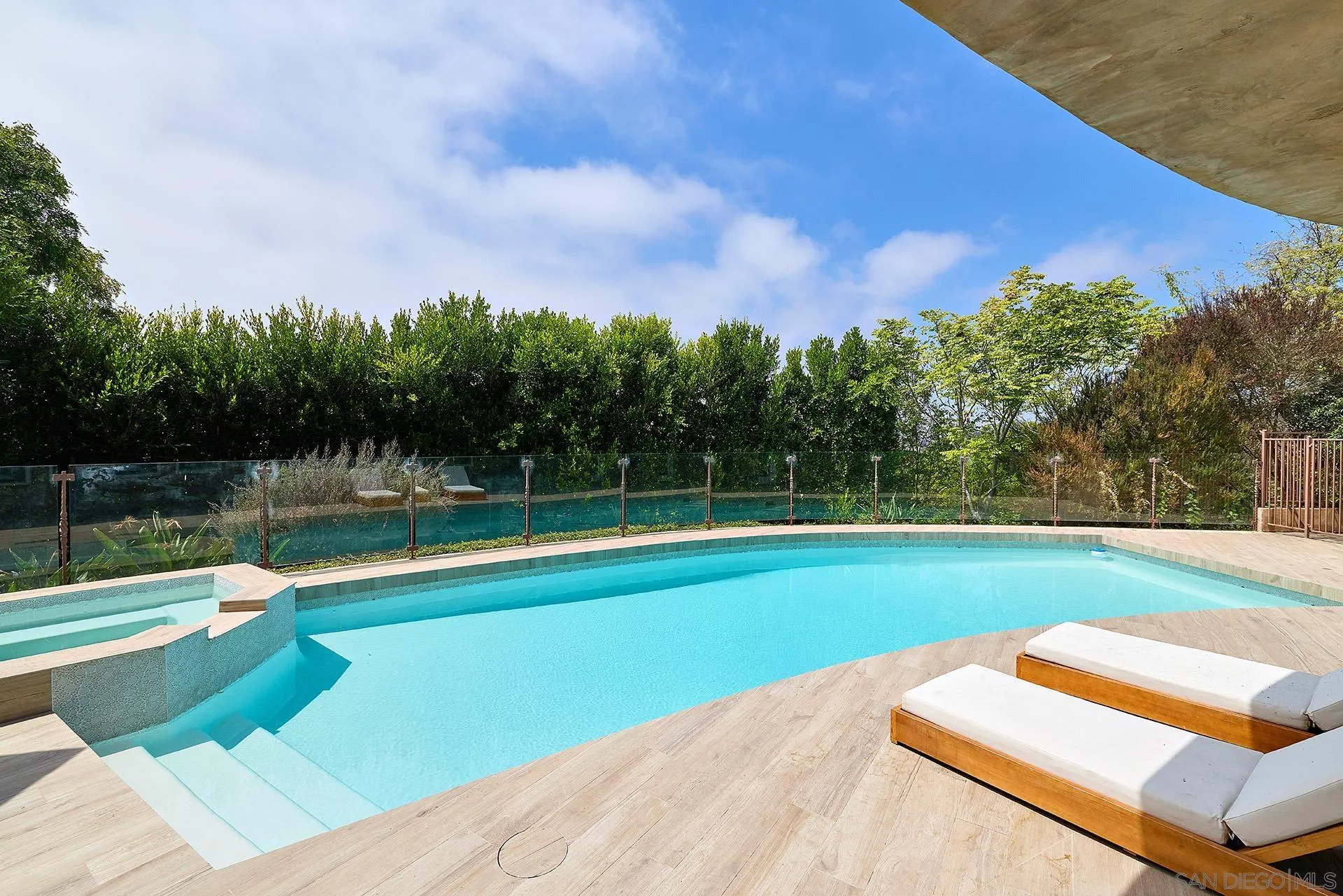 https://cdn.realtyfeed.com/cdn/127/250036008/be859cf168e9cf6f4300b8cab10bd328.webp