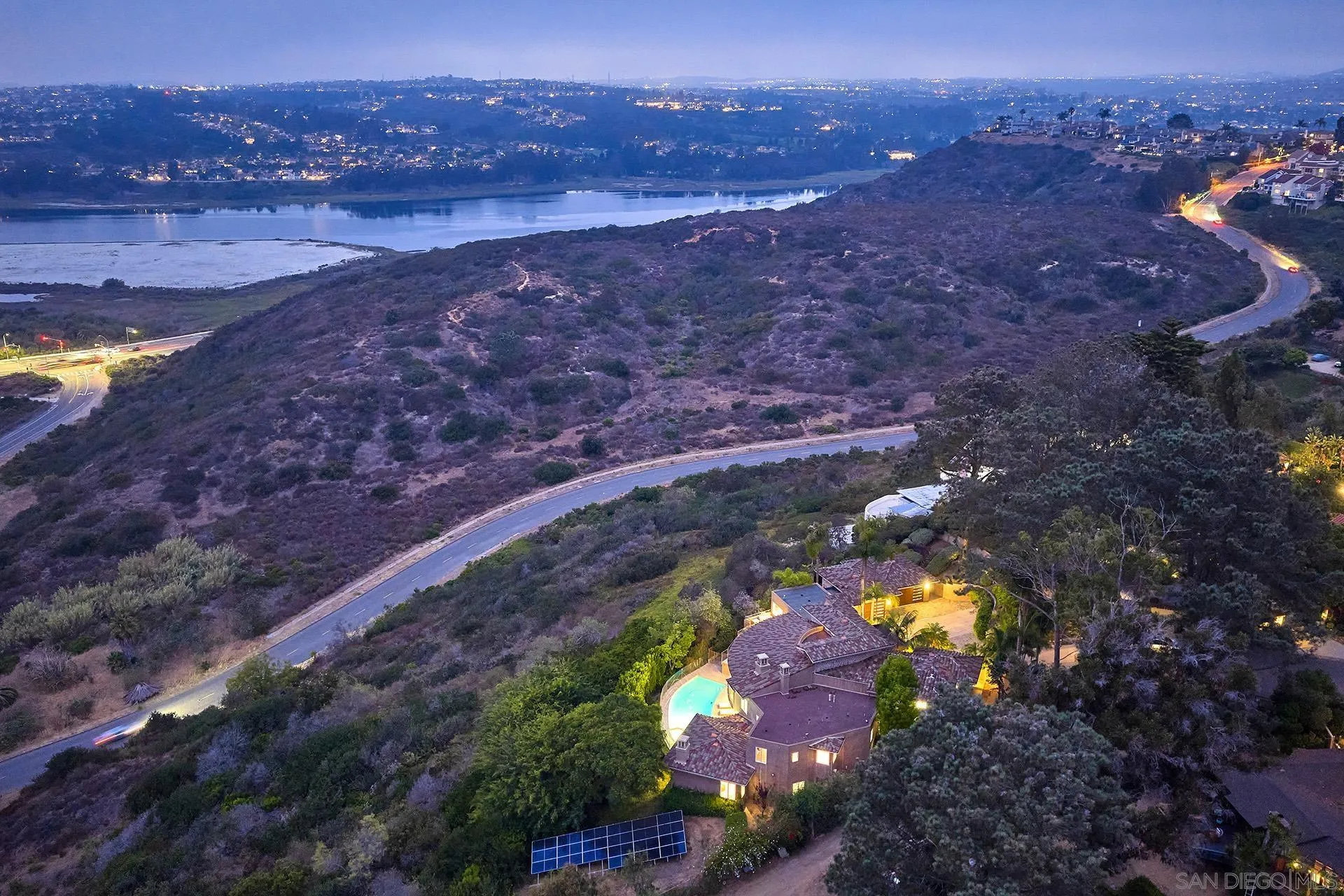 https://cdn.realtyfeed.com/cdn/127/250036008/c361f5fdb1bc6efdf7910bfb1e8b0fb2.webp
