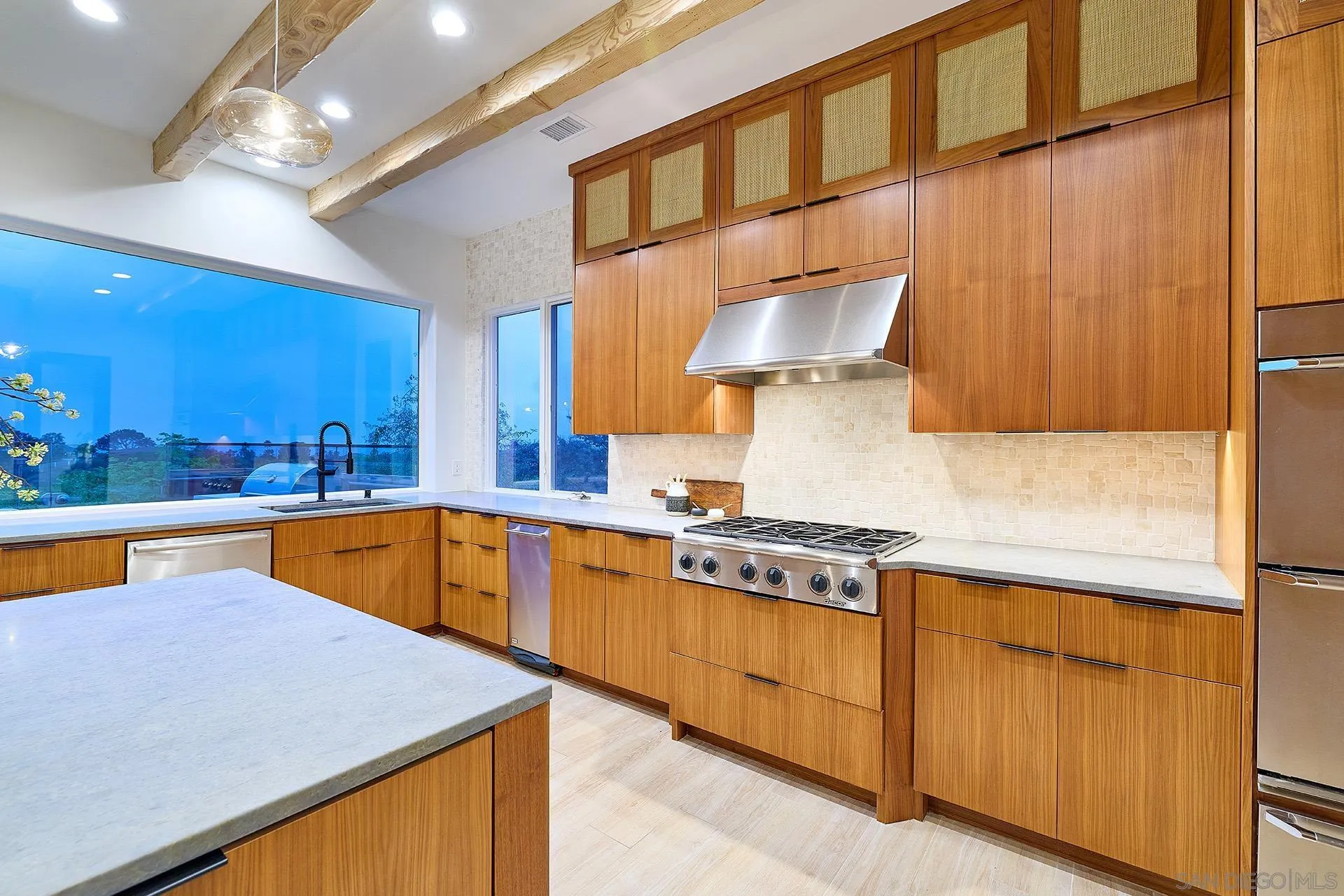 https://cdn.realtyfeed.com/cdn/127/250036008/f5ad4a51c2a2cbfc4f00b369f421f32f.webp