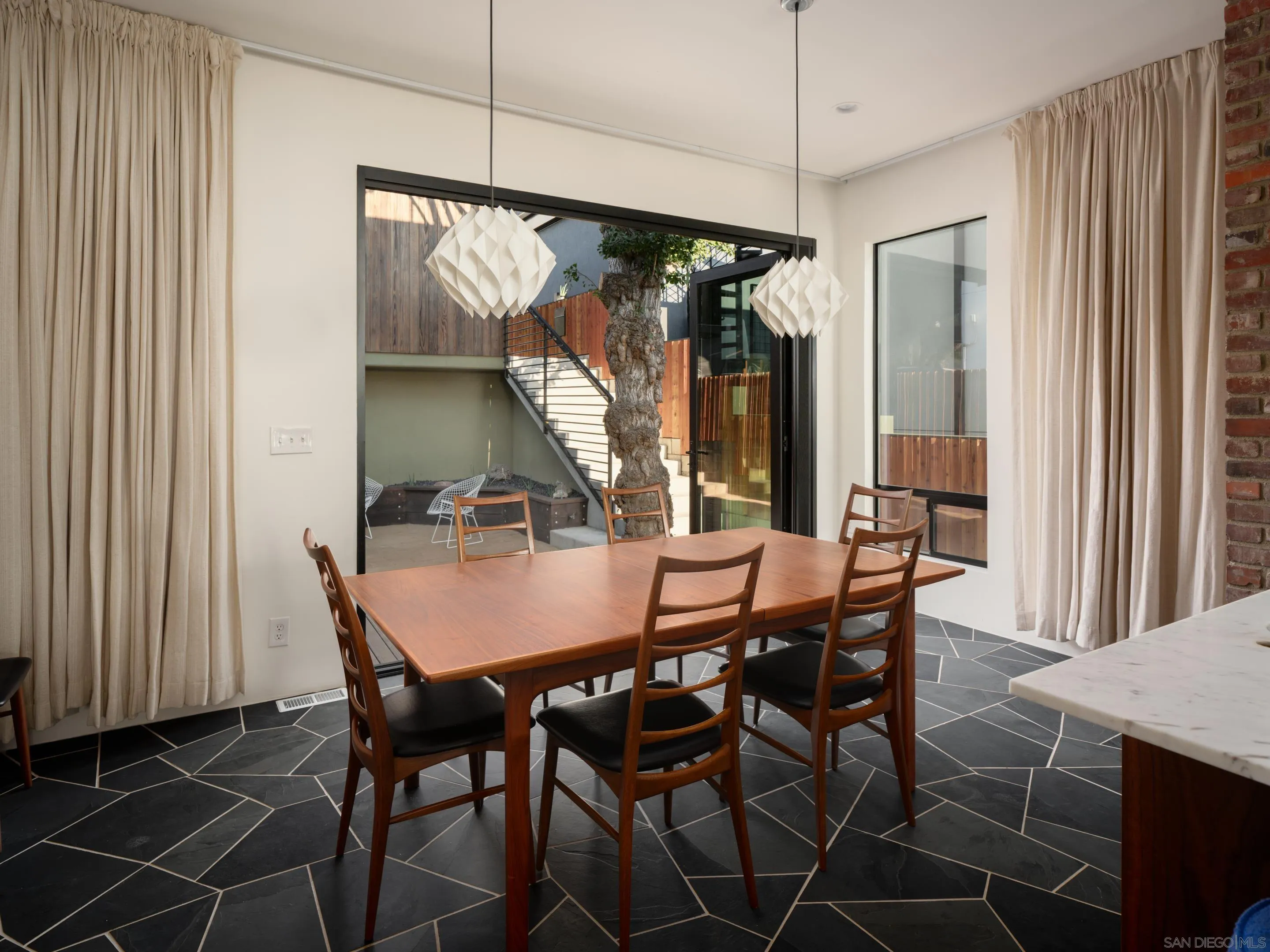 https://cdn.realtyfeed.com/cdn/127/250036010/05710764729e0d9af7cdf88358f6d001.webp