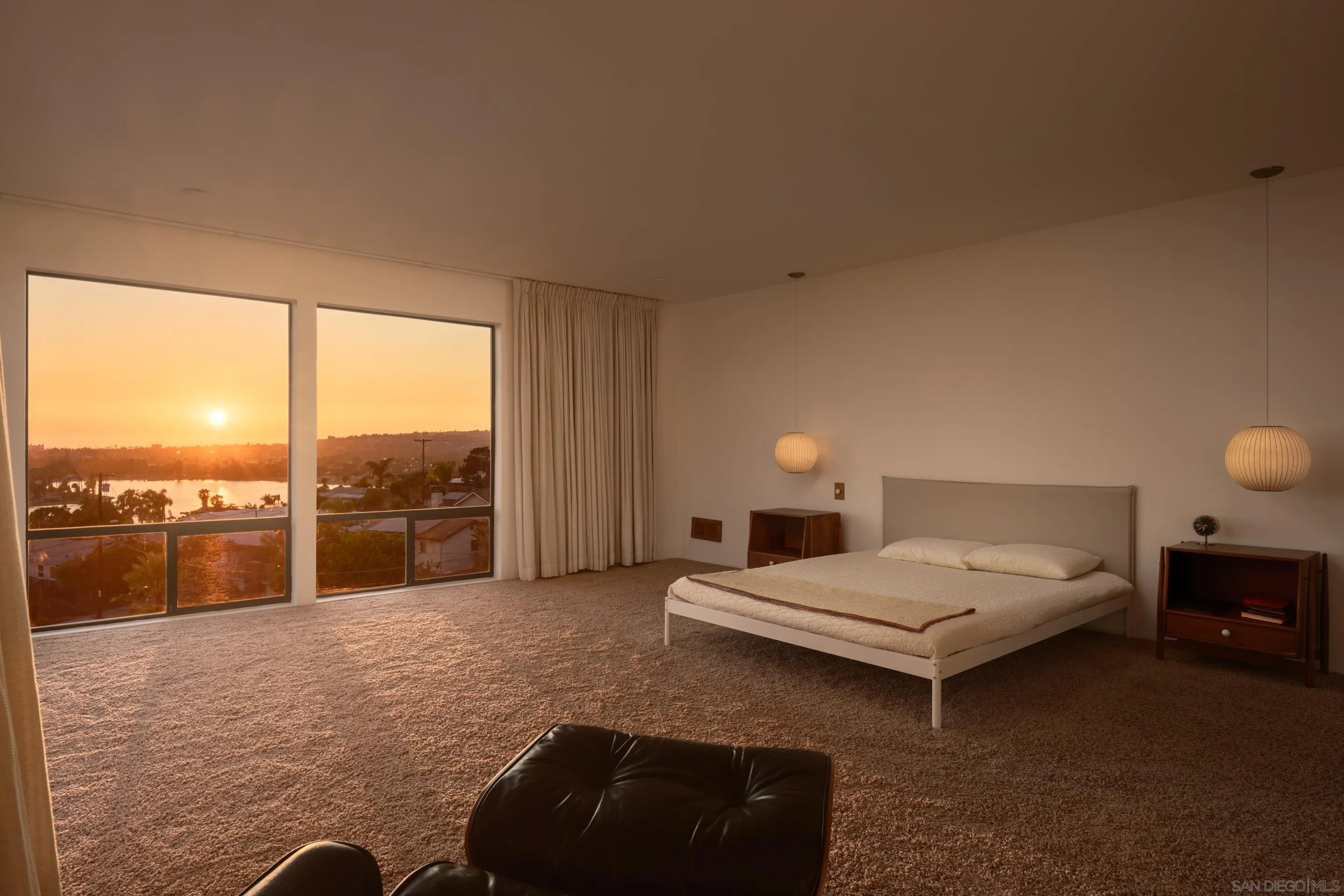 https://cdn.realtyfeed.com/cdn/127/250036010/272fd1b55145e56a23b8736ad9cfcc15.webp