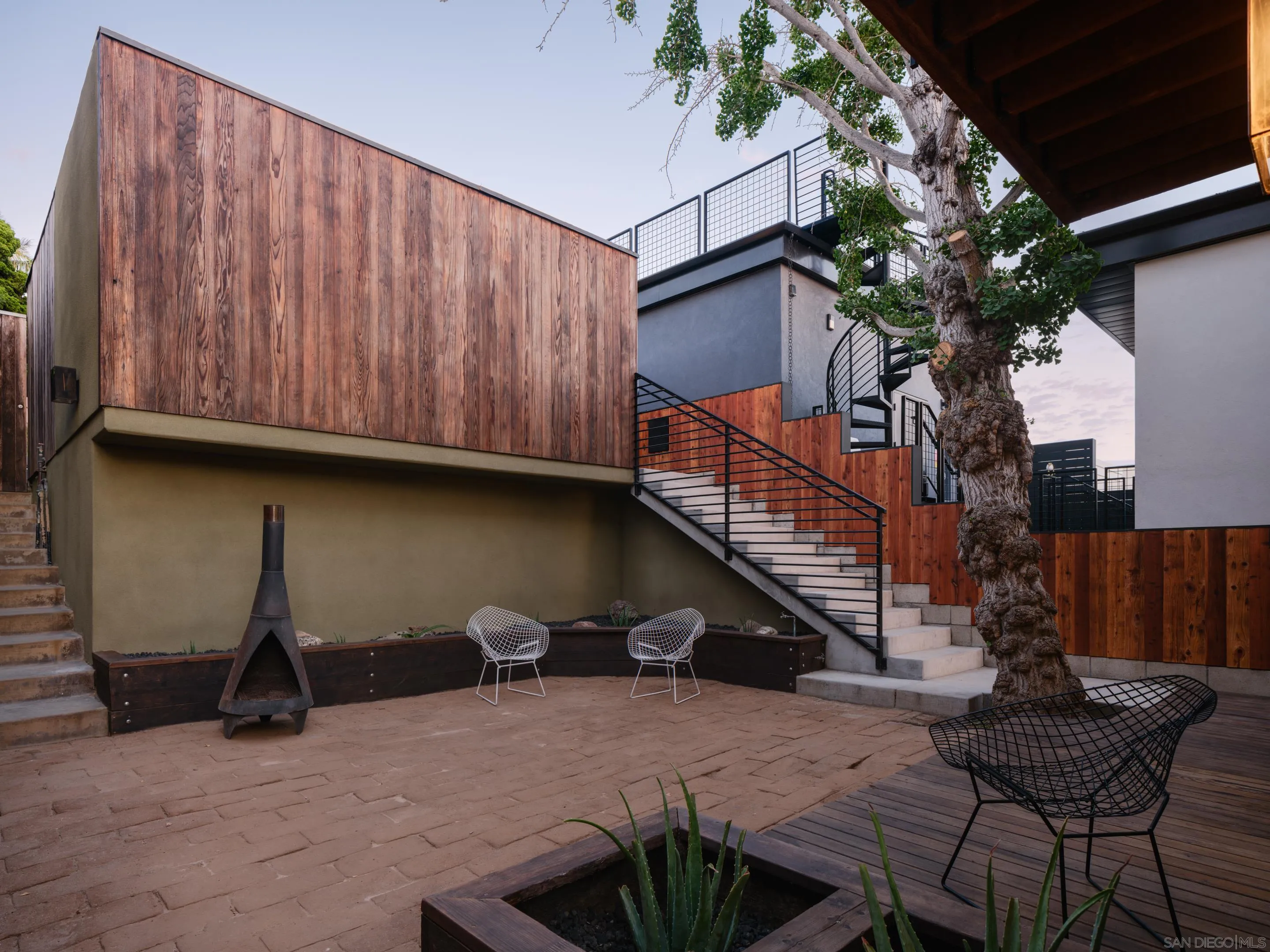 https://cdn.realtyfeed.com/cdn/127/250036010/aa87caed2ca7f9de92282567a19dbe55.webp