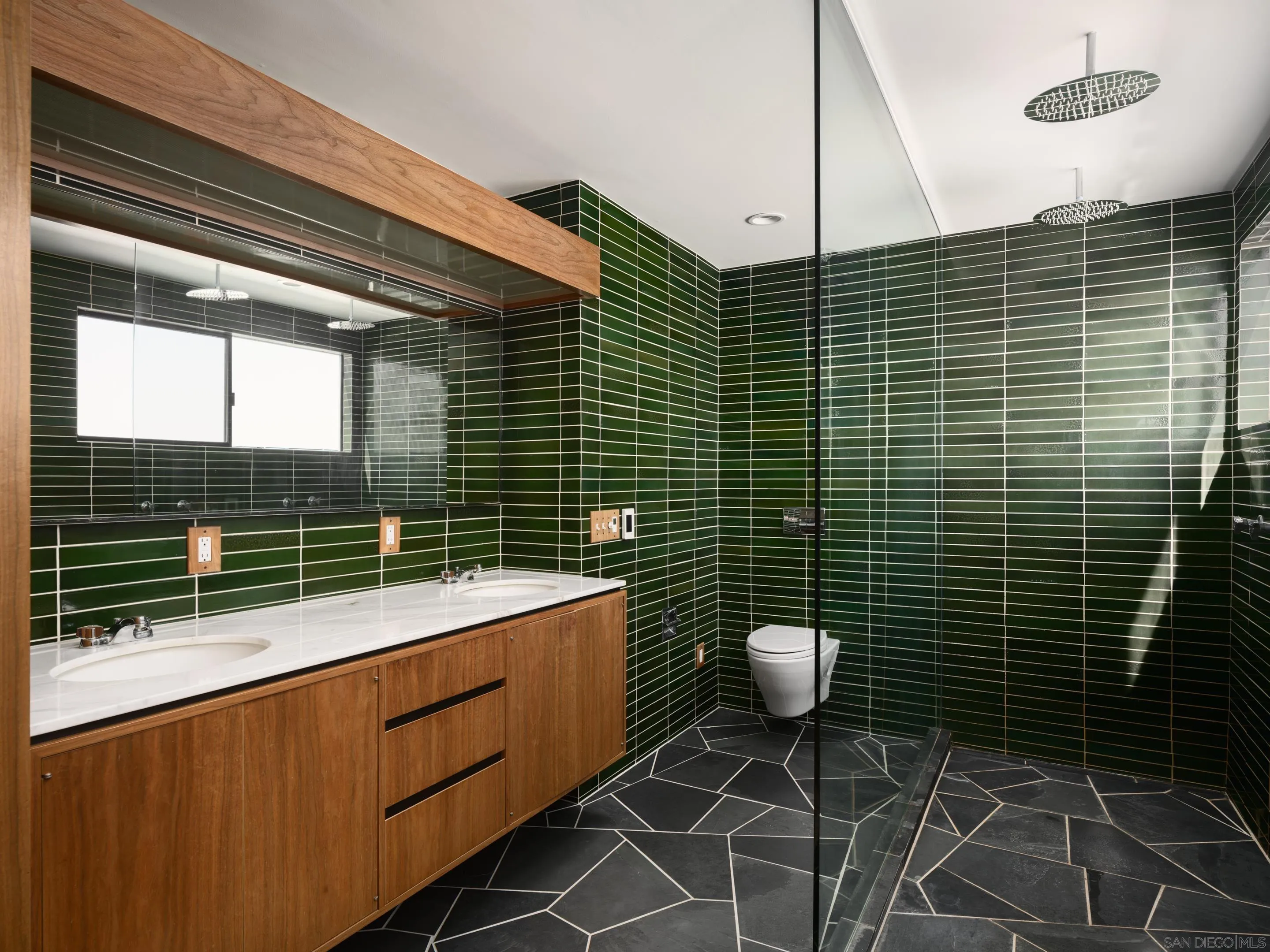 https://cdn.realtyfeed.com/cdn/127/250036010/e73a9a0411bb739167498a2b83253117.webp