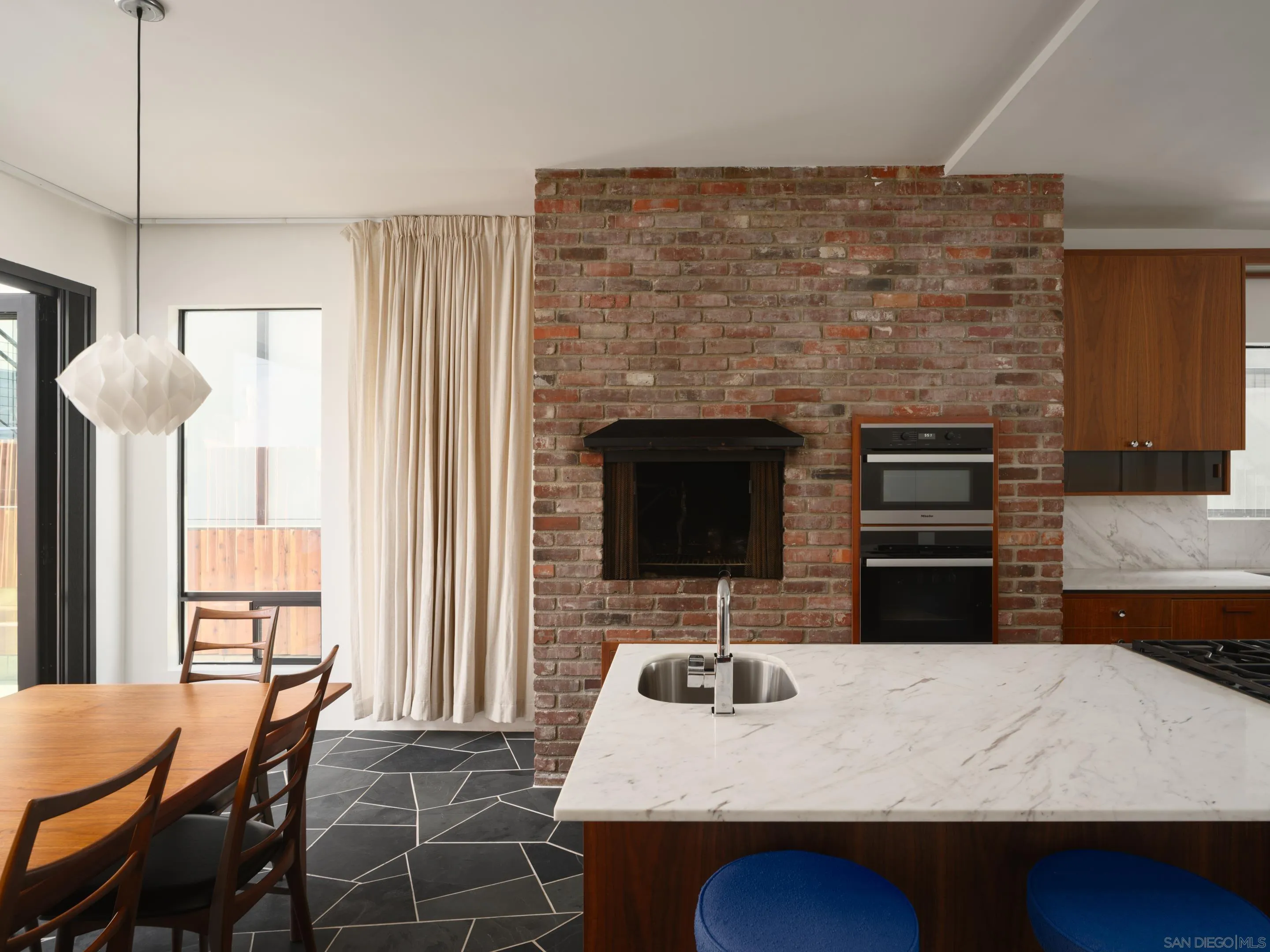 https://cdn.realtyfeed.com/cdn/127/250036010/e9345a56010e0a6277b1a3900084a79e.webp