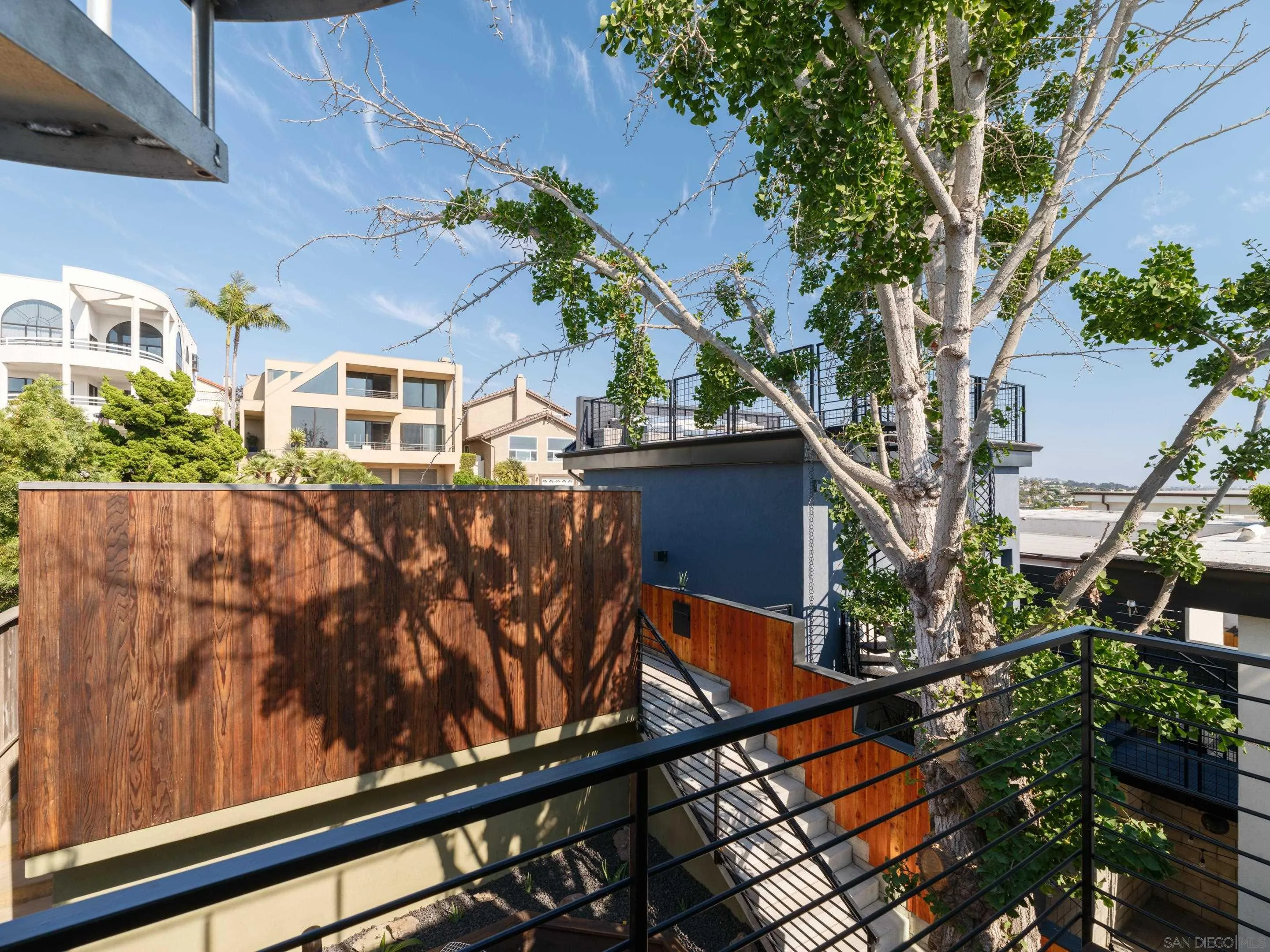 https://cdn.realtyfeed.com/cdn/127/250036010/ead82b96e383ab85d0ef042437192a9a.webp