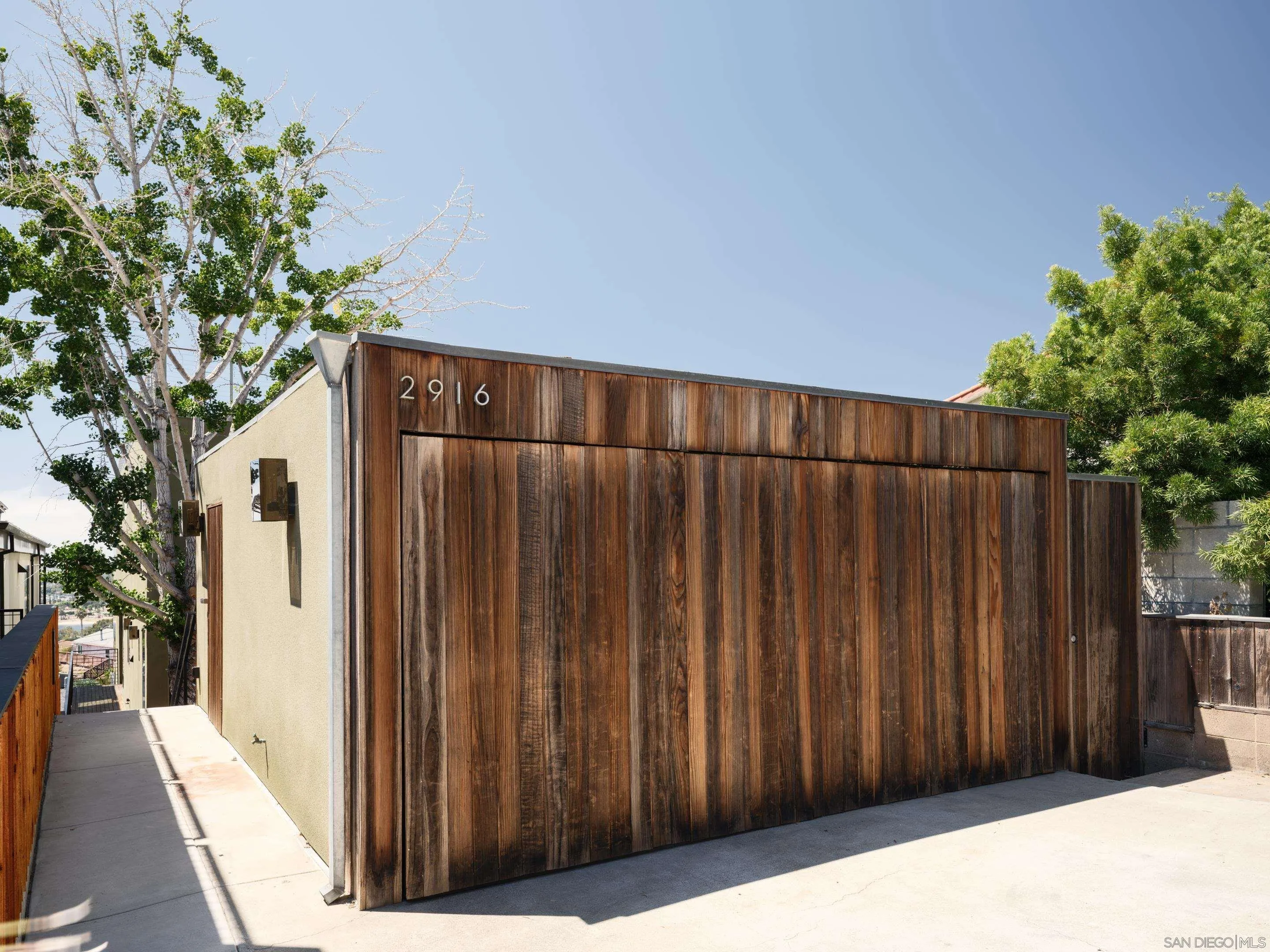 https://cdn.realtyfeed.com/cdn/127/250036010/fe00e5f67b6f9a95e061bf666dc22961.webp