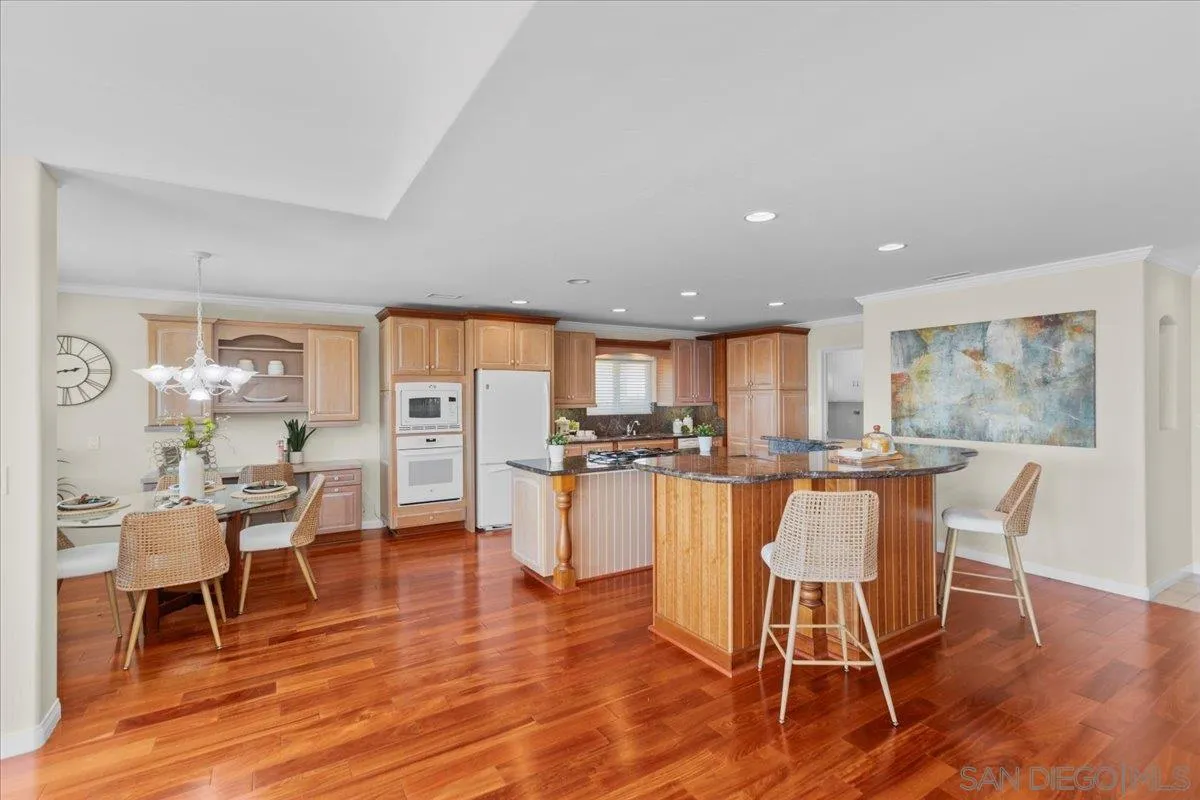 https://cdn.realtyfeed.com/cdn/127/250036016/41a6087d237a44000bb095f37efec846.webp