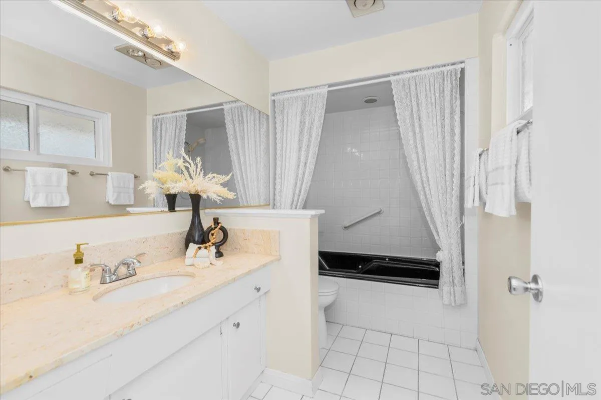 https://cdn.realtyfeed.com/cdn/127/250036016/9f03acb4982fc0b9e6135fcd67dd9a9e.webp