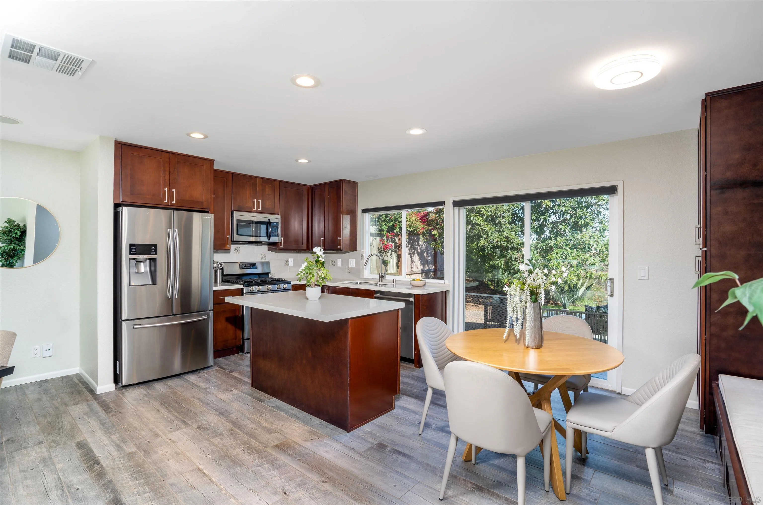 https://cdn.realtyfeed.com/cdn/127/250036024/2047dfc9b143c44e24e2111bd858b29f.webp