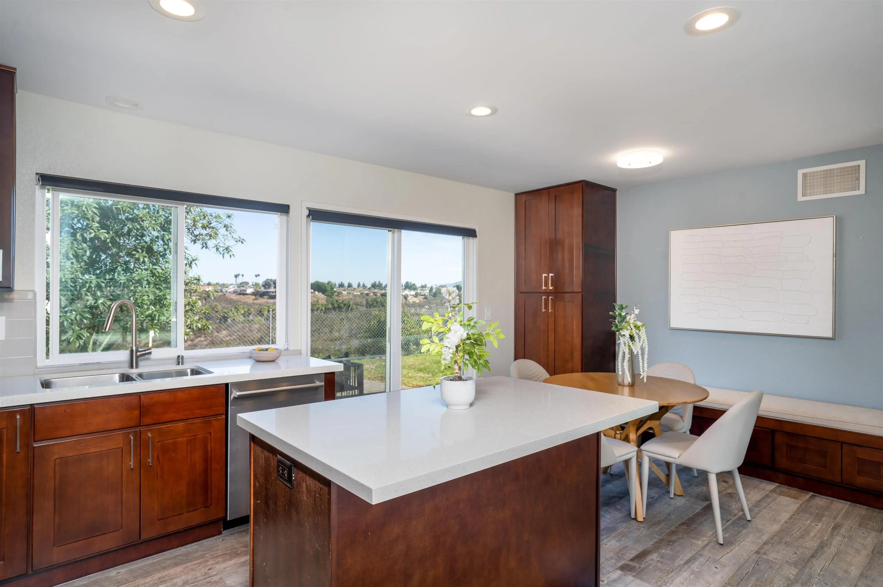 https://cdn.realtyfeed.com/cdn/127/250036024/5fc71b6f9ebf02eba86a3f885f00ece0.webp