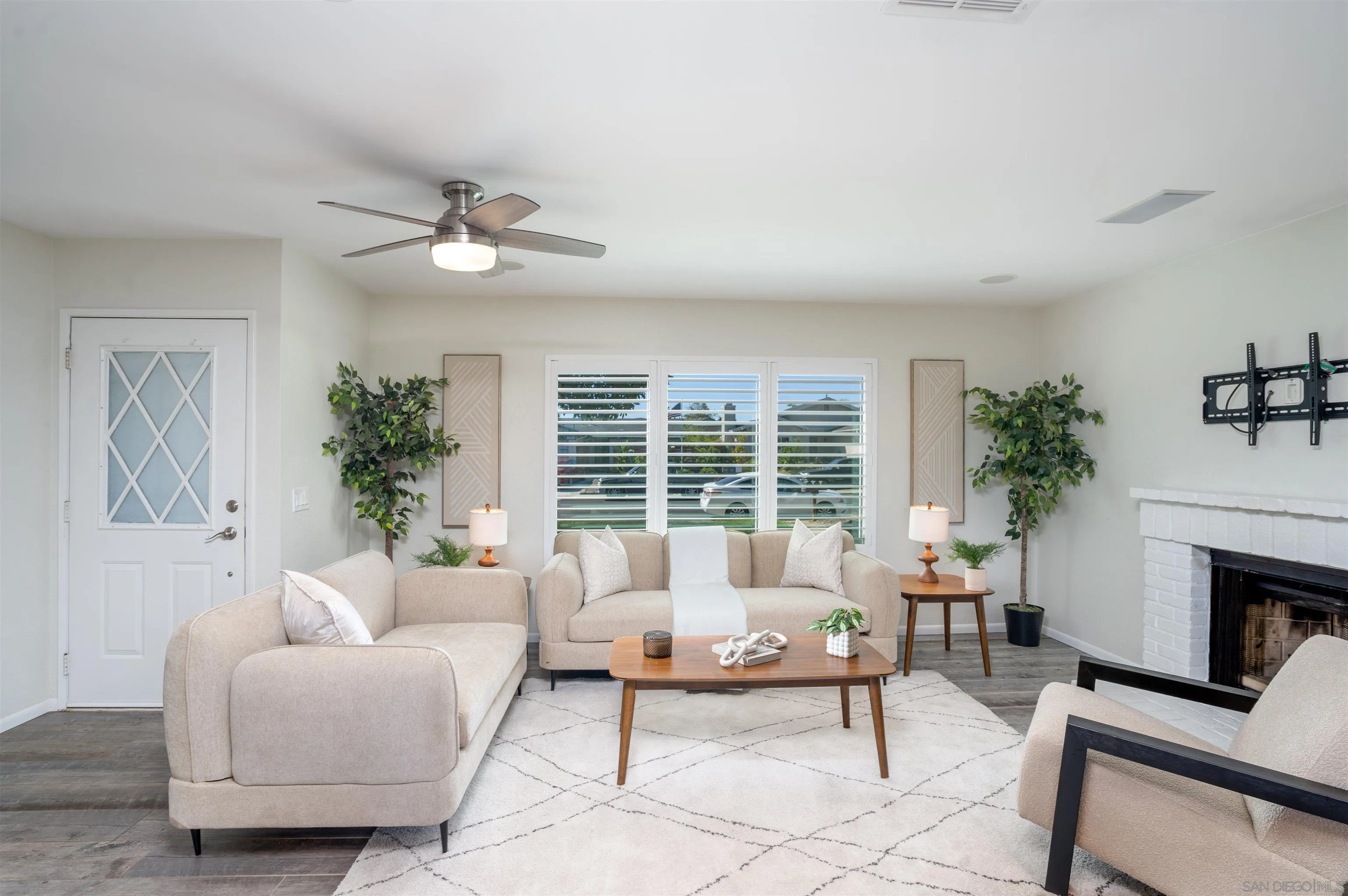 https://cdn.realtyfeed.com/cdn/127/250036024/804541d6619f175165b55eb0b37a8fea.webp