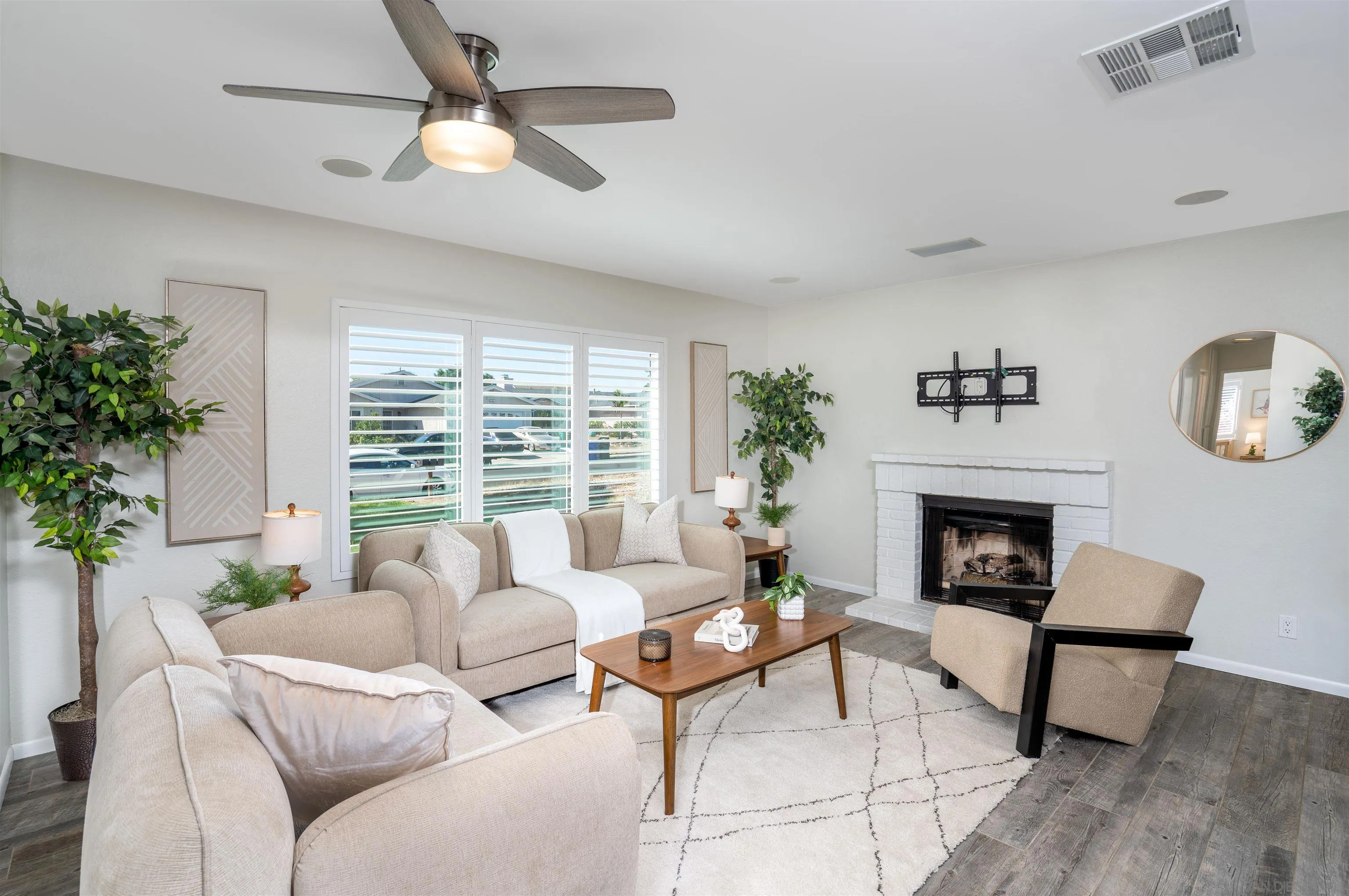 https://cdn.realtyfeed.com/cdn/127/250036024/8de85901bfdf6e9f841bc6eae1b3372d.webp