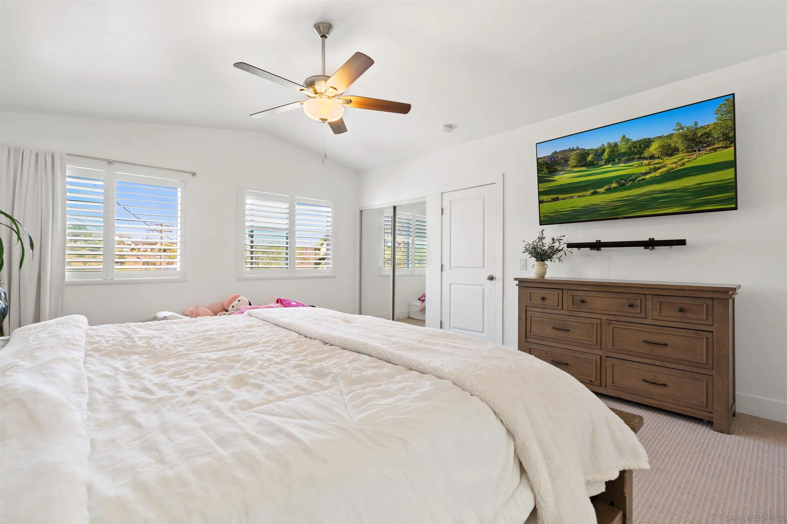 https://cdn.realtyfeed.com/cdn/127/250036044/05c18bfffad1a2887d46662fdf7c1e54.webp