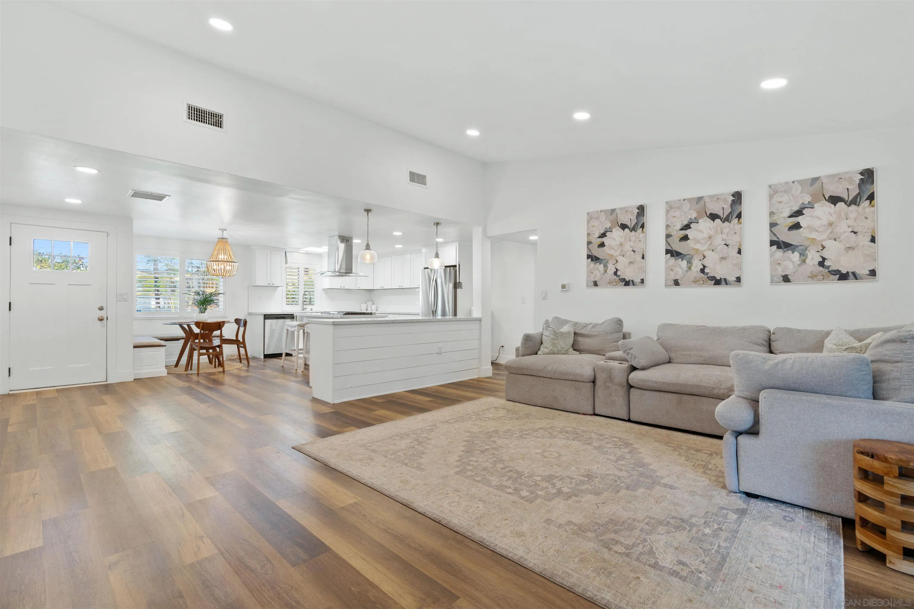 https://cdn.realtyfeed.com/cdn/127/250036044/88525becddac99c45f77e716eb5db916.webp